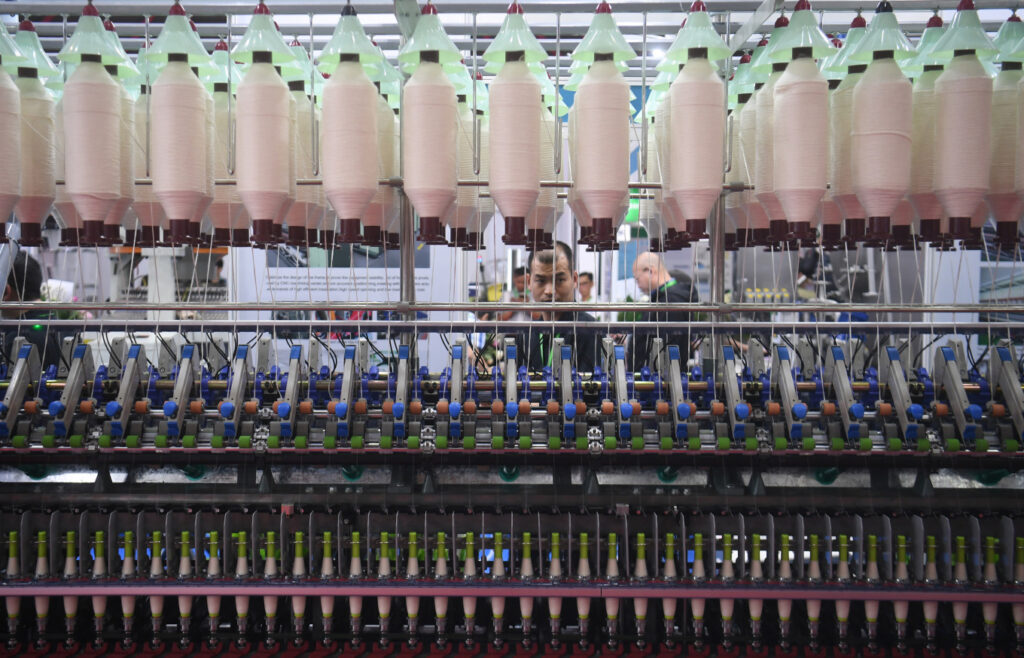 Airlangga Gerak Cepat, Satgas Siapkan Jurus Redam Lonjakan Harga Plastik untuk Industri