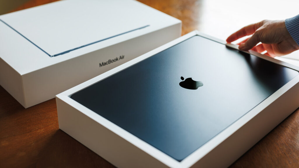 MacBook Rp10 Jutaan Bawa Chip iPhone 16 Pro, Tapi Banyak Fitur Dipangkas