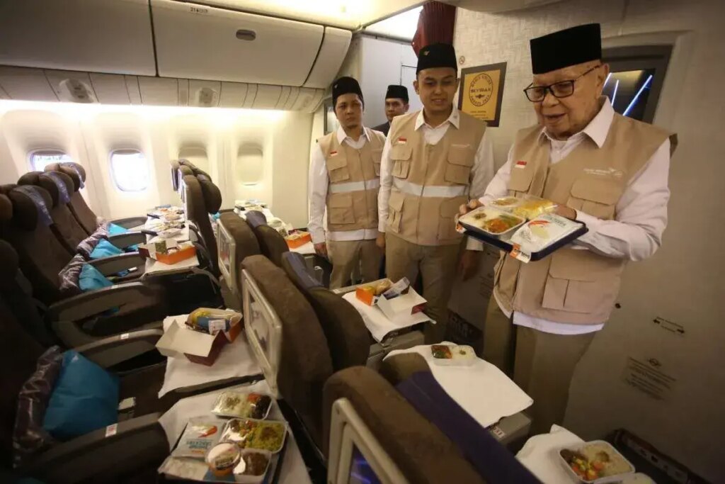 Ratusan Jamaah Haji Lombok Tukar Rupiah Sejak Pagi, Biar Tak Repot Saat Tiba Di Arab Saudi