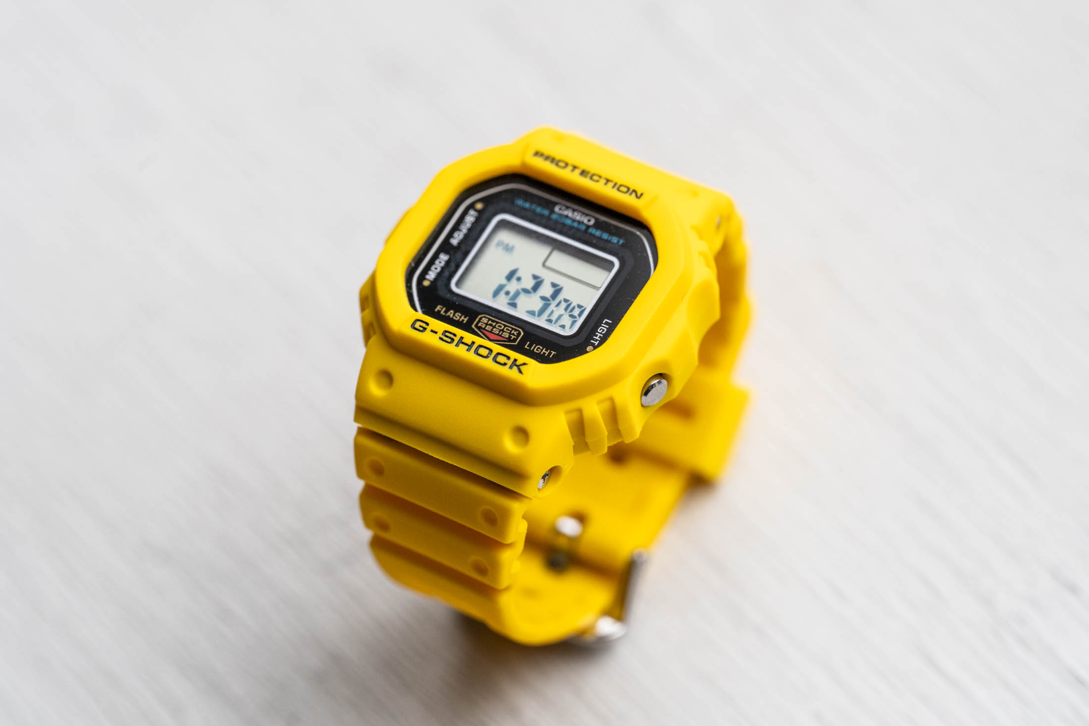 G-Shock Diperkecil Jadi Cincin, DWN-5600 Tetap Punya Jam Digital Lengkap dan Tangguh