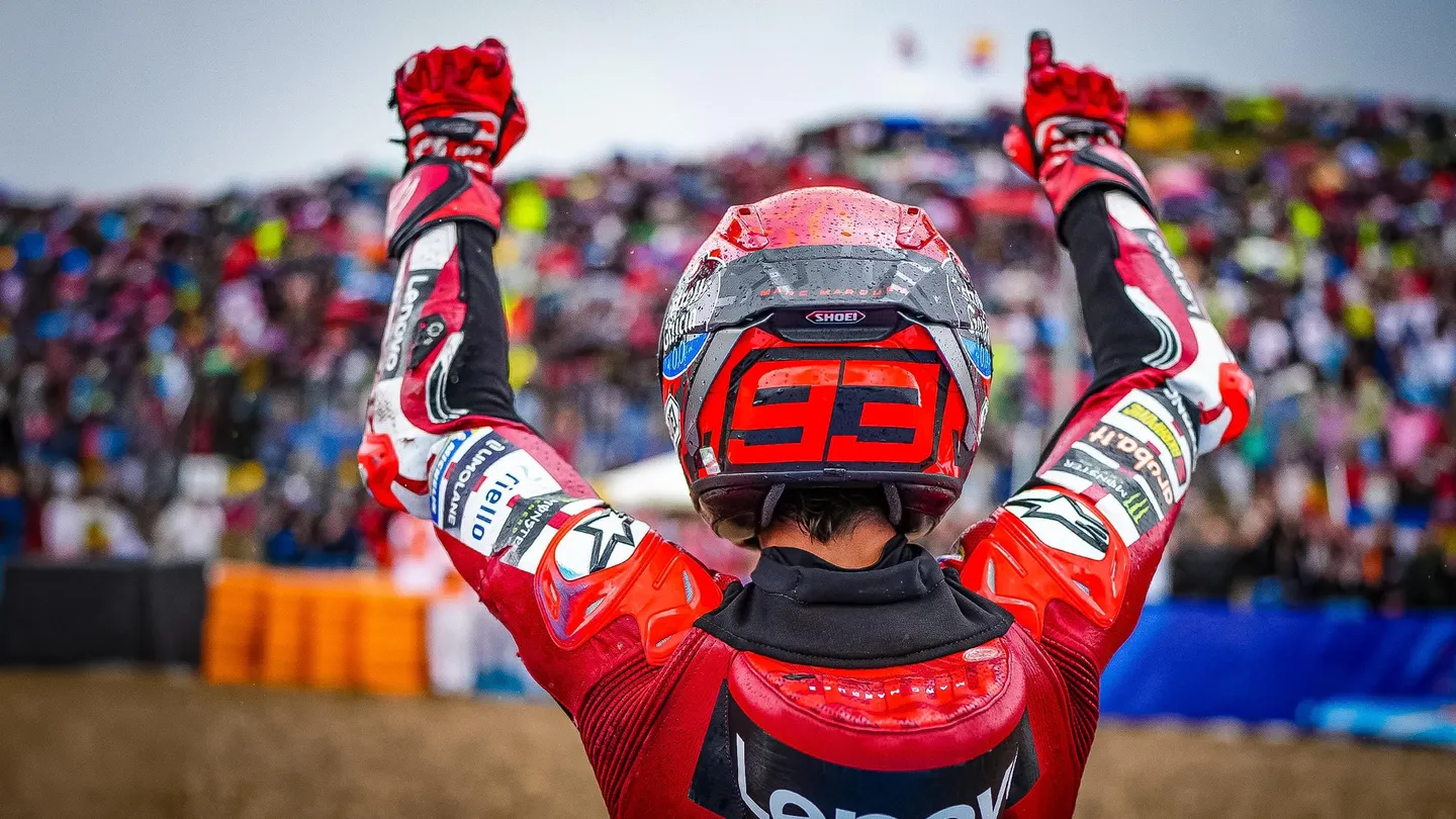 Marc Marquez Crash Lalu Ganti Motor, Menang Dramatis di Jerez Saat Sprint Race Chaos