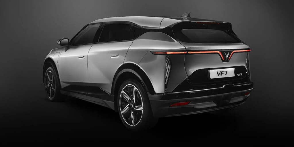 VF 7 Kuasai C-SUV, Desain Futuristik dan Skema Finansial Jadi Senjata Utama