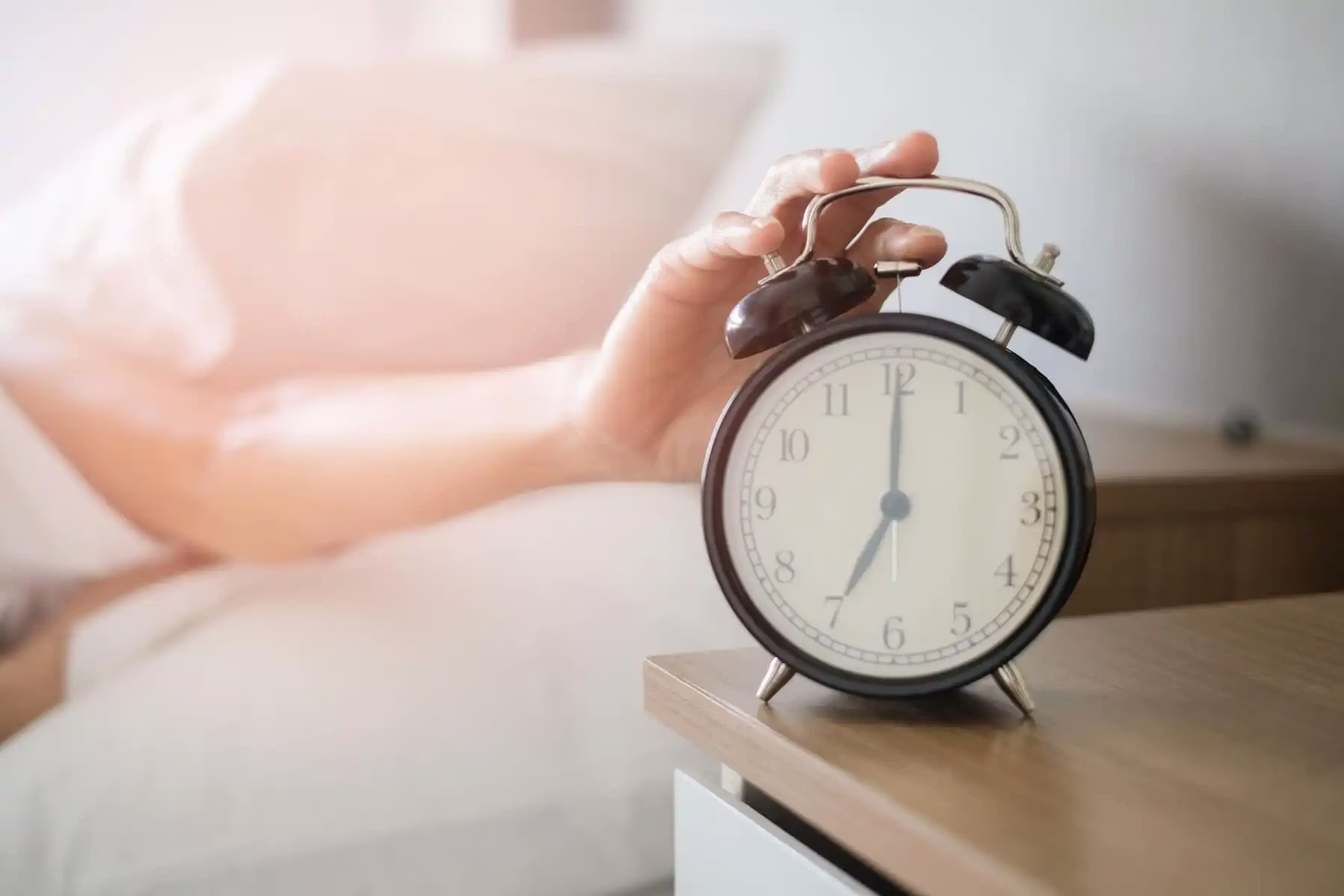 Jam 6 Pagi Bukan Sekadar Jalan Kaki, Ini Efeknya Pada Energi, Mood, dan Tidur Malam
