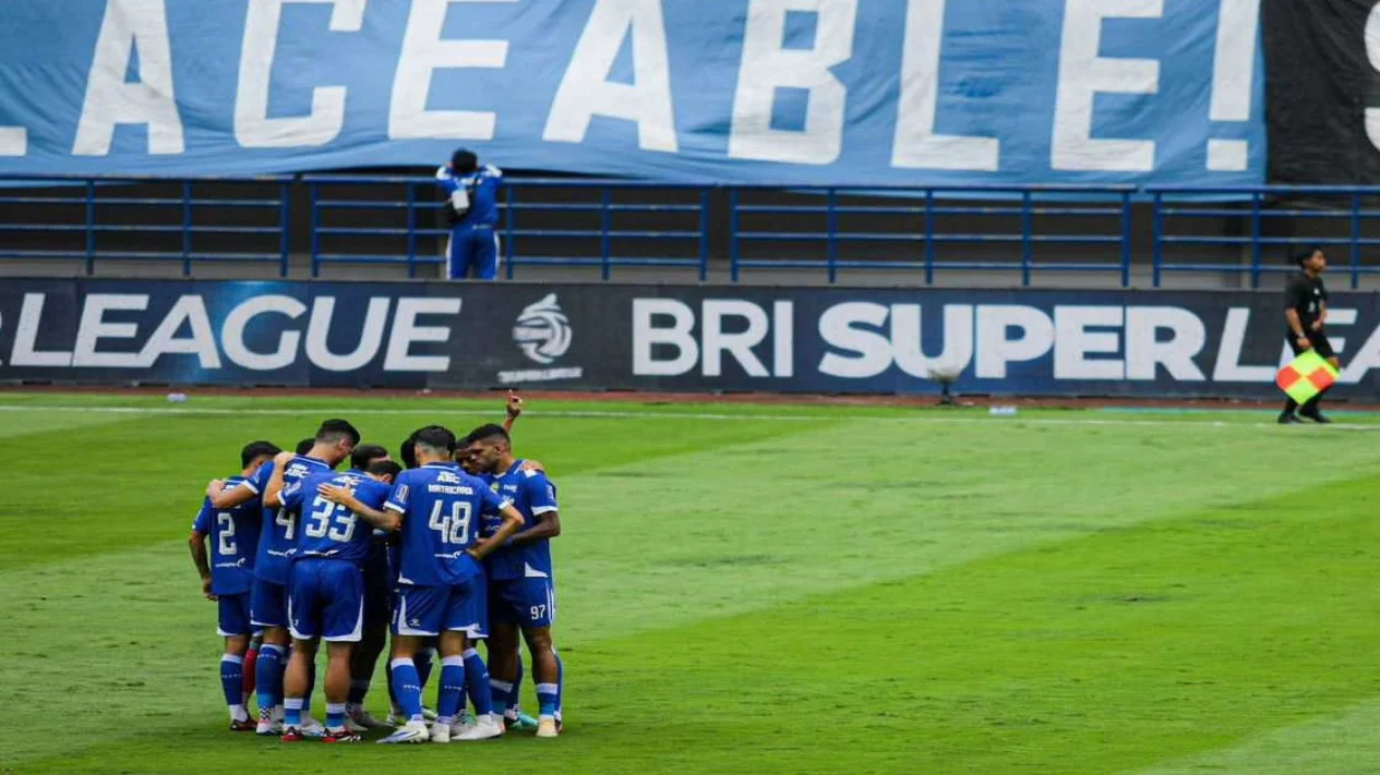 Skuad Lengkap Persib Siap Hajar Arema FC Di GBLA, Hodak Waspadai Serangan Balik Lawan