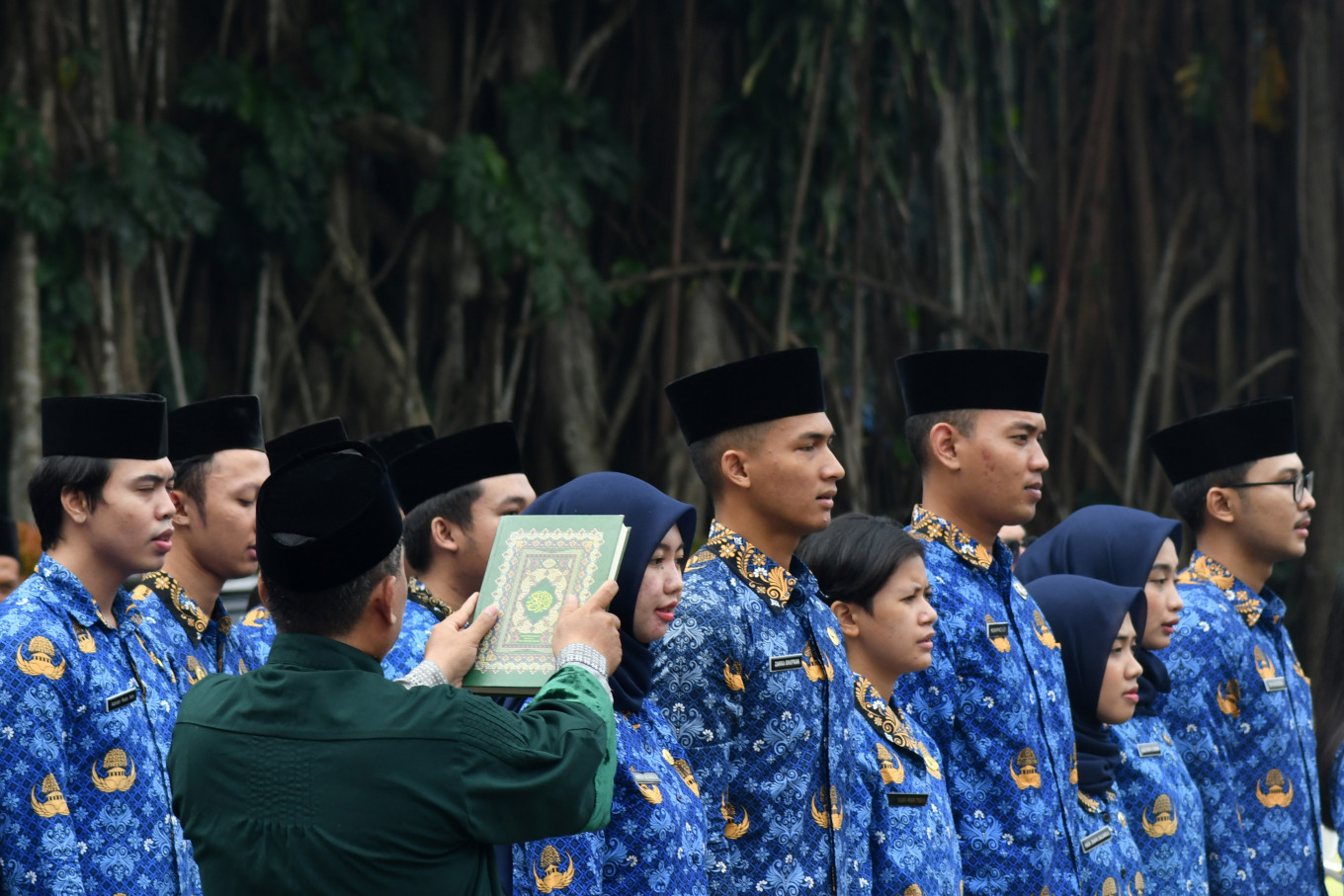 Prabowo Teken Gaji Ke-13 PNS 2026, Cair Juni Saat Biaya Sekolah Mulai Menekan