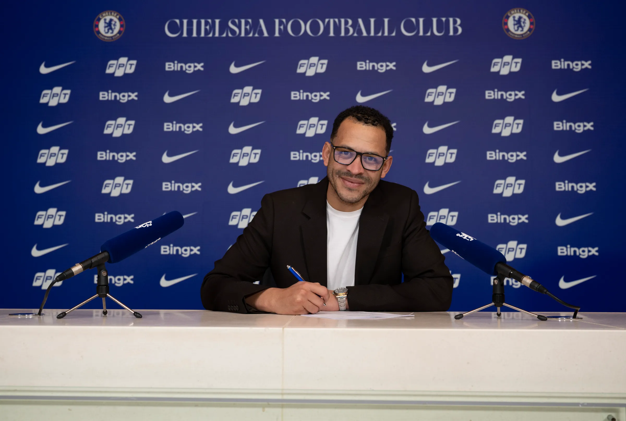 Chelsea Pecat Liam Rosenior, Ruang Ganti Memanas Setelah Lima Laga Tanpa Kemenangan