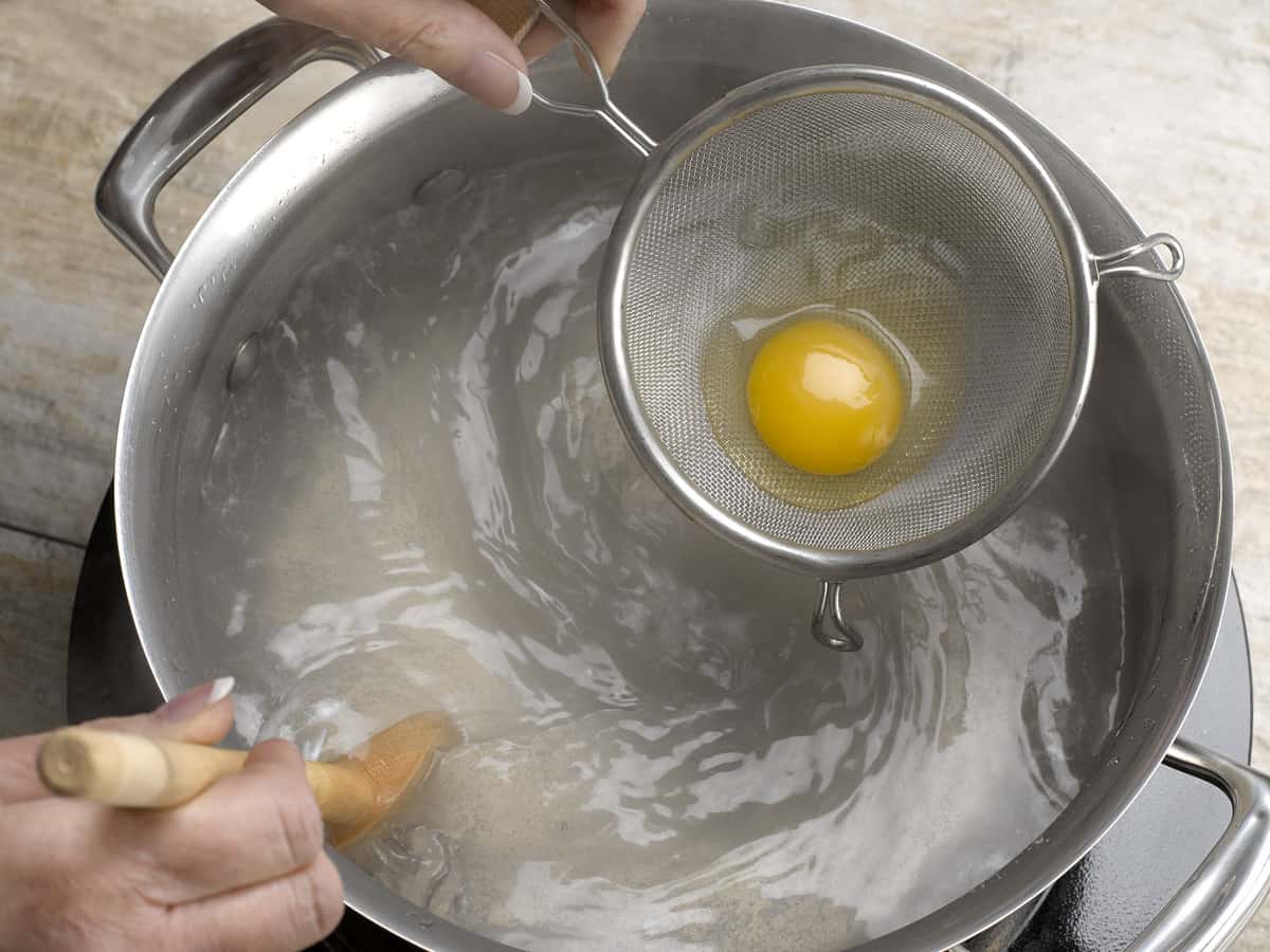 Jangan Cuci Telur Sebelum Dimasak, Lapisan Pelindungnya Bisa Hilang dan Bakteri Masuk