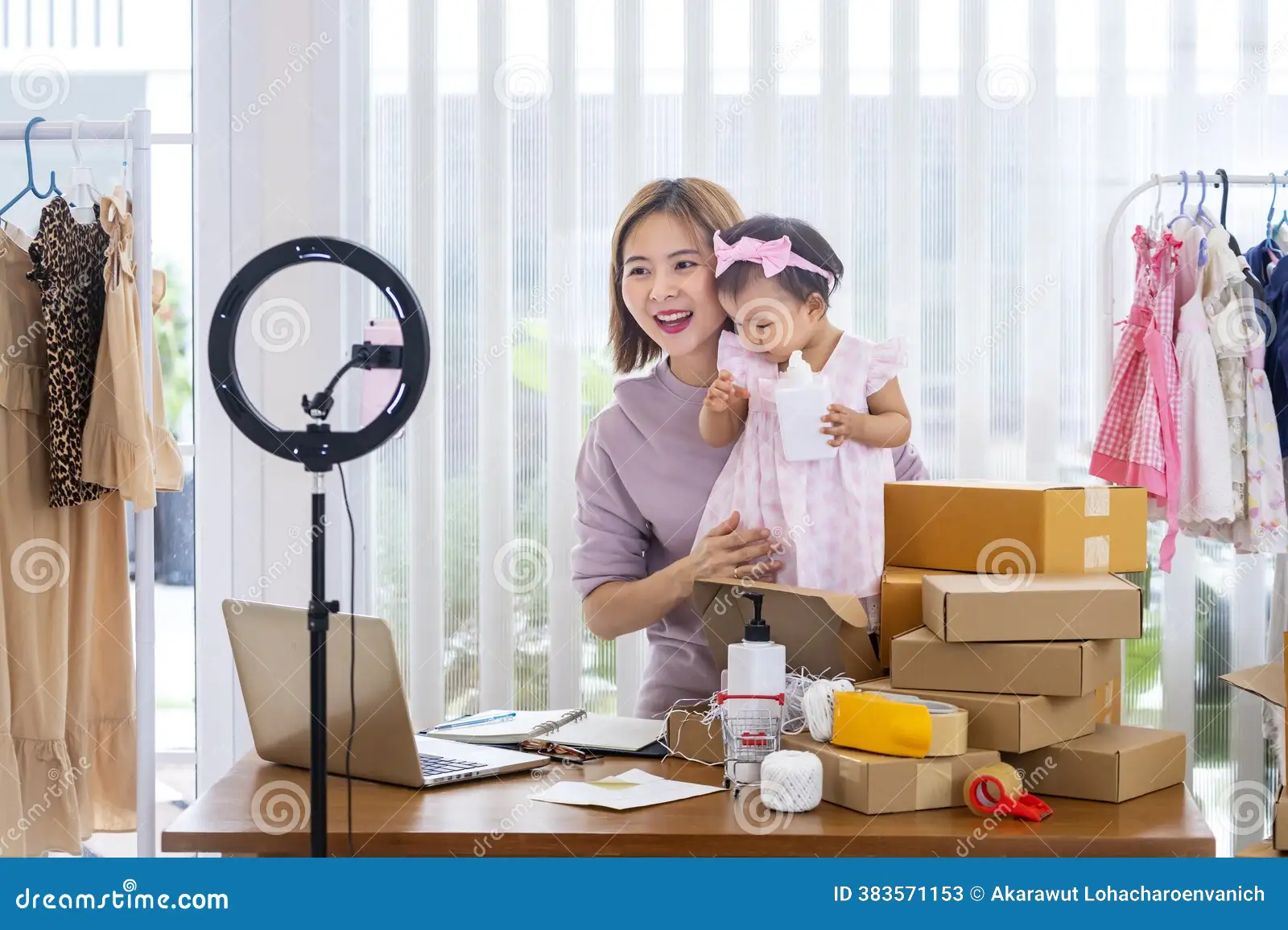 Ibu 4 Anak Ini Tak Menyisakan Gengsi, Jualan Online Kecil-Kecilan Jadi Sumber Cuan