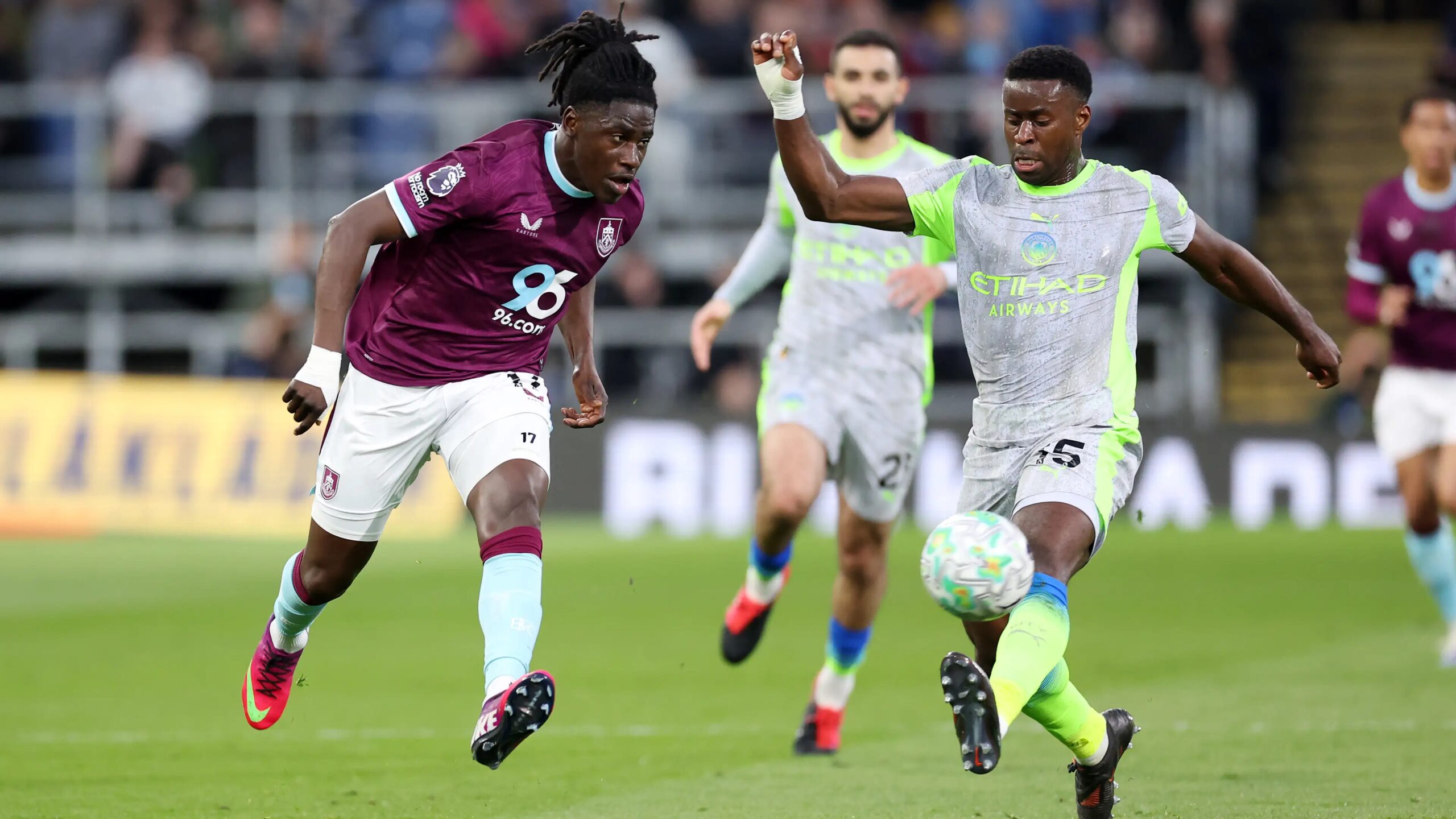 Man City Geser Arsenal di Turf Moor, Gelar Ditentukan Oleh Detail Kecil