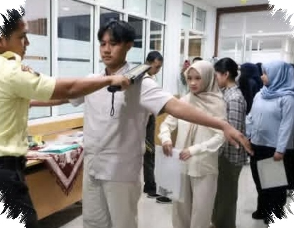 Polisi Telusuri Alat Aneh di Telinga Peserta UTBK Undip, Dugaan Penipuan di Balik Janji Lolos Ujian