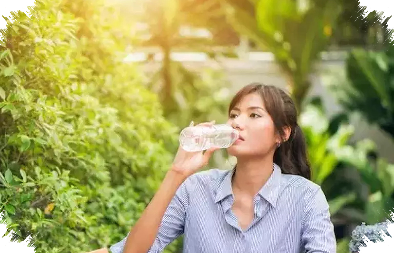 Cuaca Panas Ekstrem Menguras Tubuh, Benarkah Air Harus Diminum Lebih Banyak?