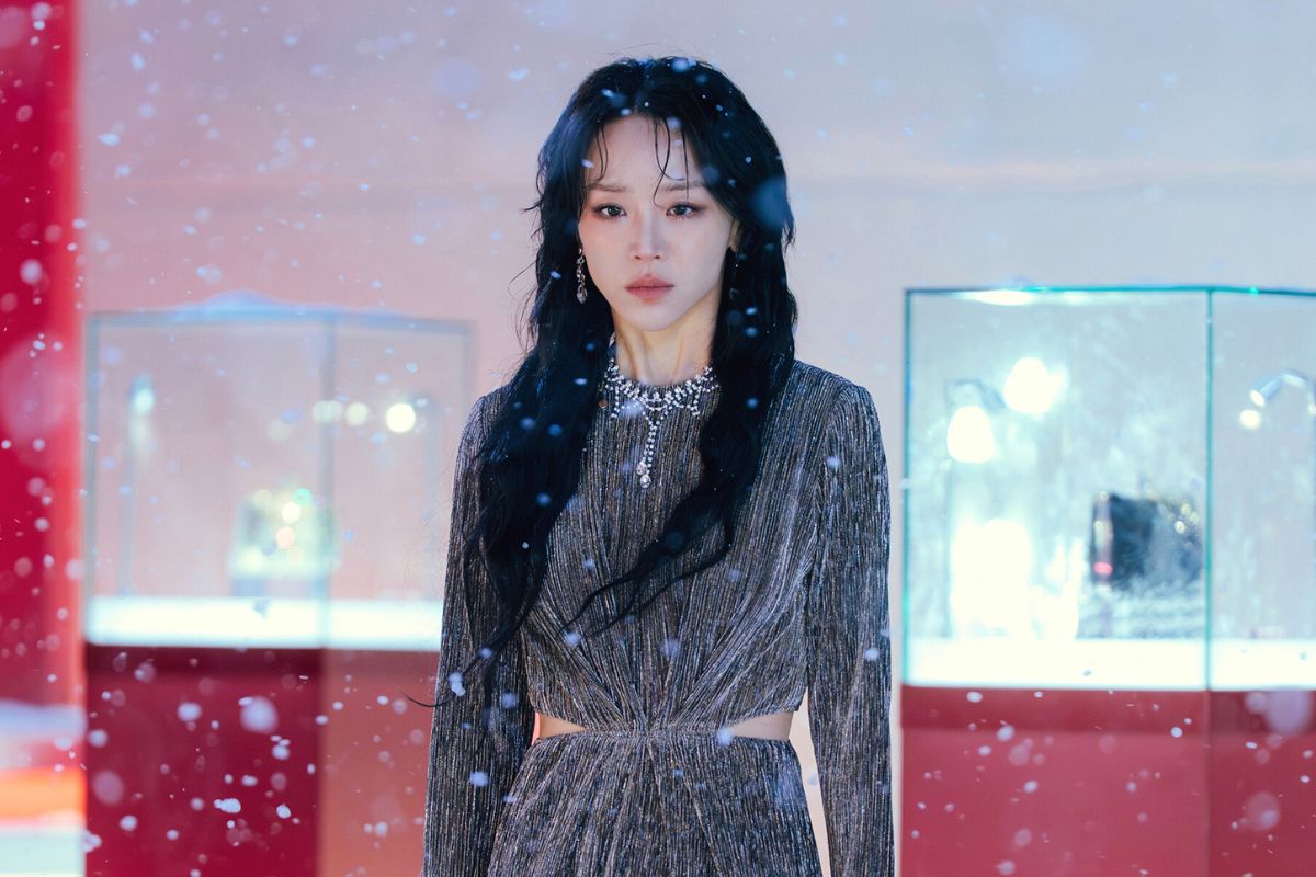 Dari Hangout ke Kantor, 4 OOTD Shin Hae Sun yang Mengubah Casual Jadi Formal Tanpa Ribet