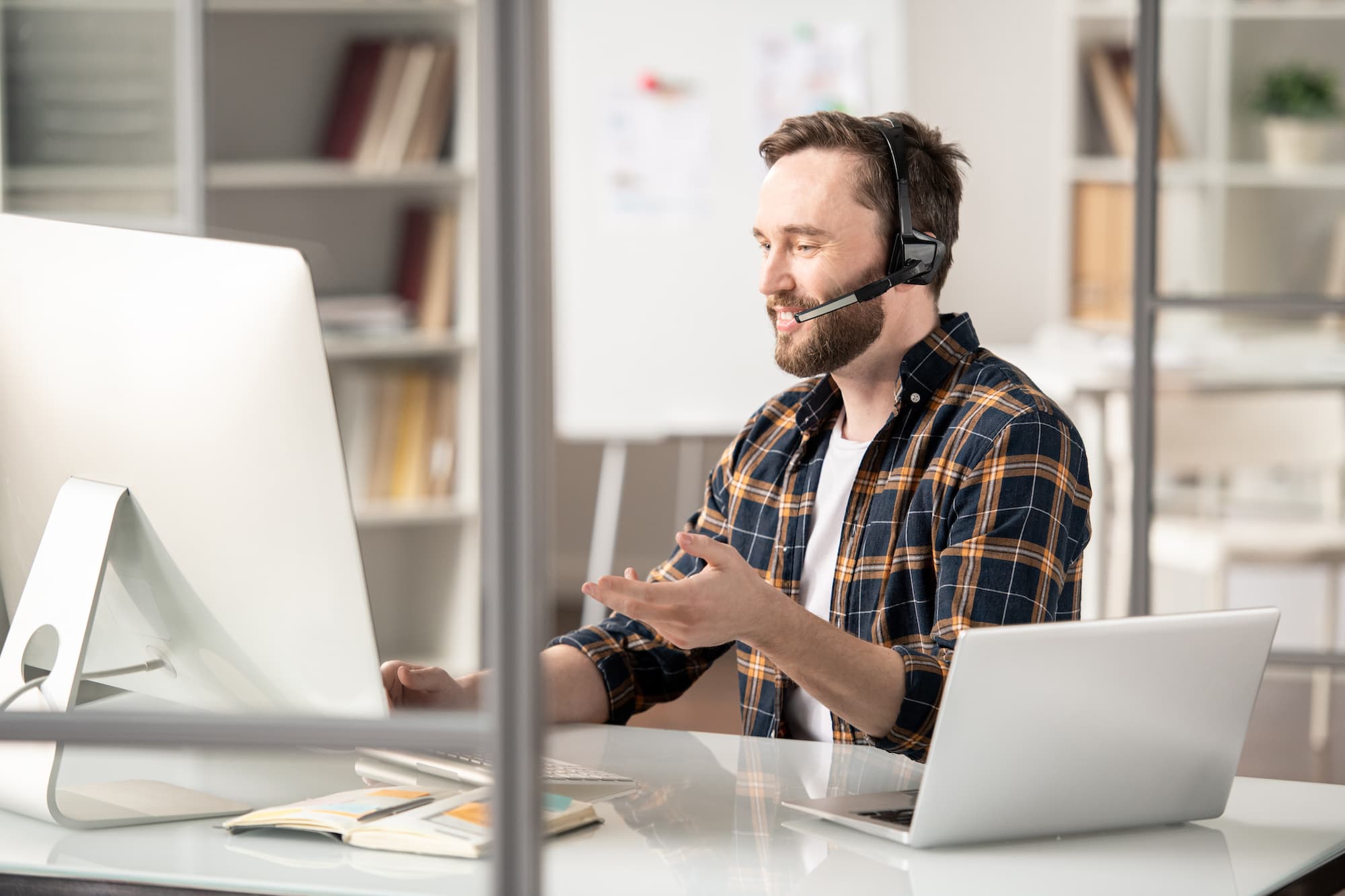 5 Tipe MBTI Cowok yang Paling Betah Kerja Remote, Disiplin Mereka Tajam Tanpa Diawasi