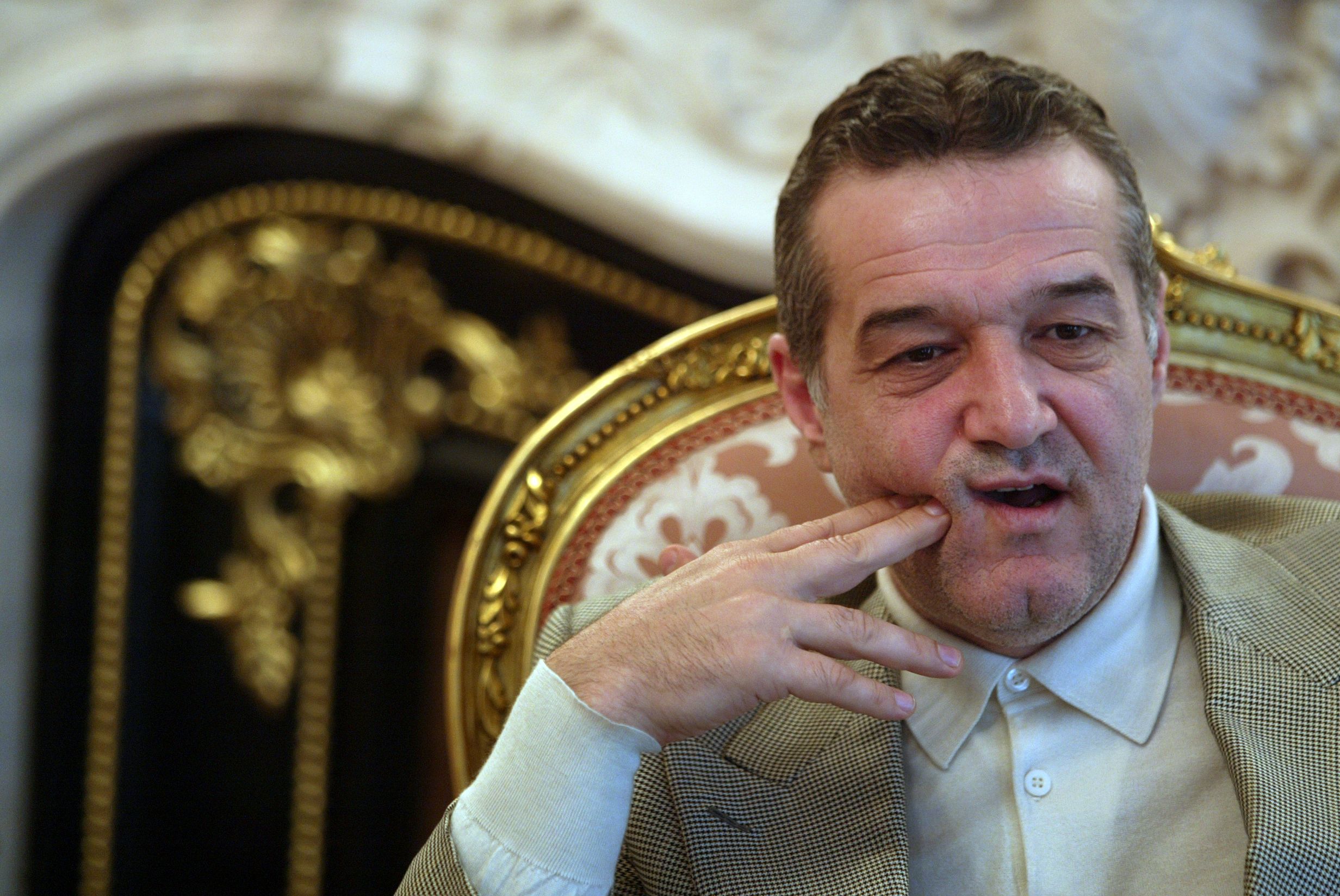 Gigi Becali Bergerak Cepat Cari Pengganti Radoi, FCSB Terancam Guncang Jelang Farul Constanta