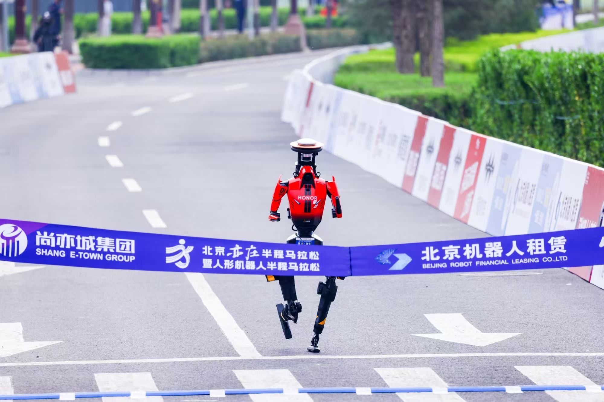 Robot Humanoid Tembus Half-Marathon Dalam 50 Menit, Batas Baru Persaingan Dengan Manusia