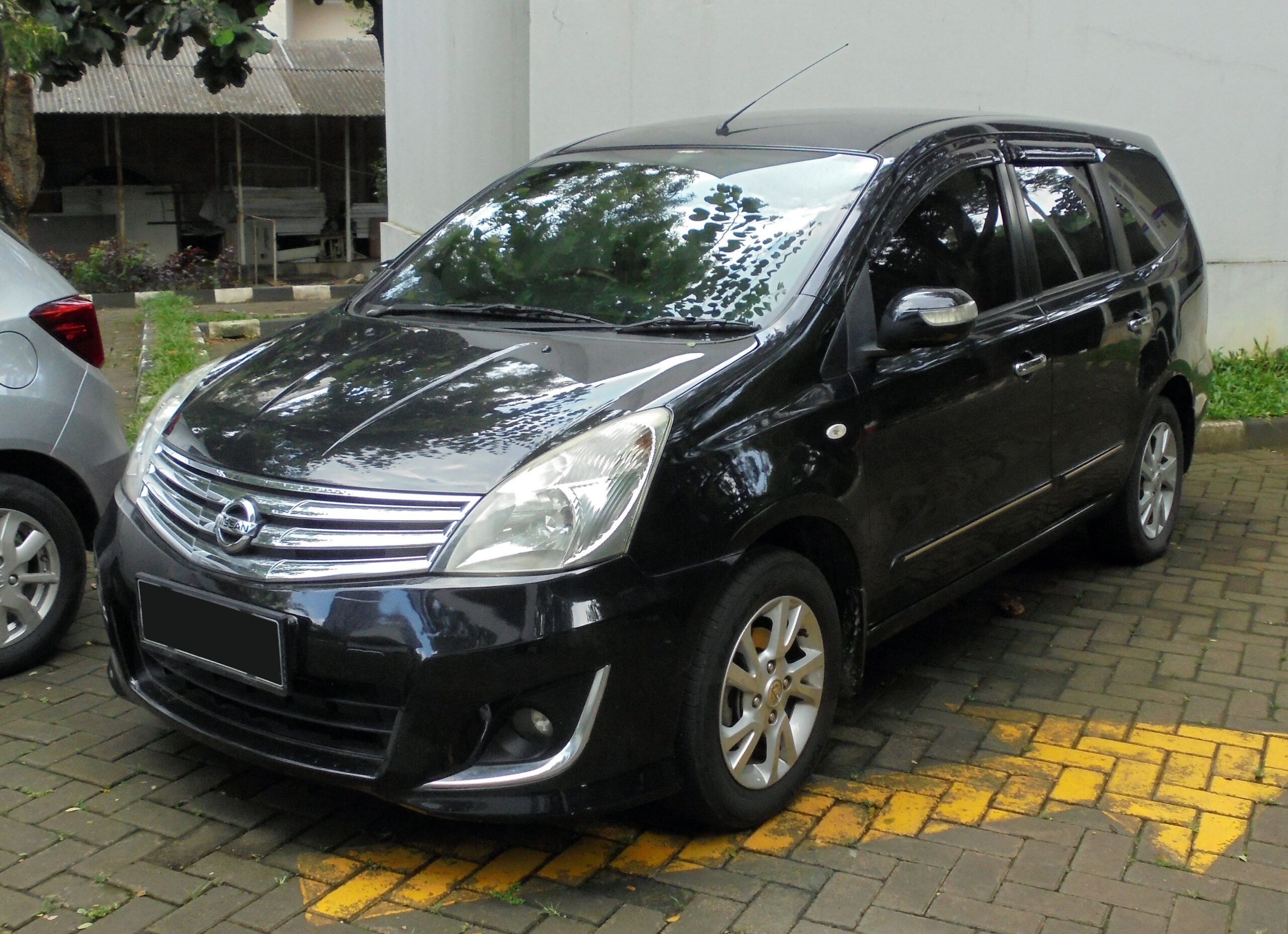 Grand Livina 2013 Bekas Rp100 Jutaan, Repaint Rp10 Juta Bikin Rasanya Nyaris Baru?