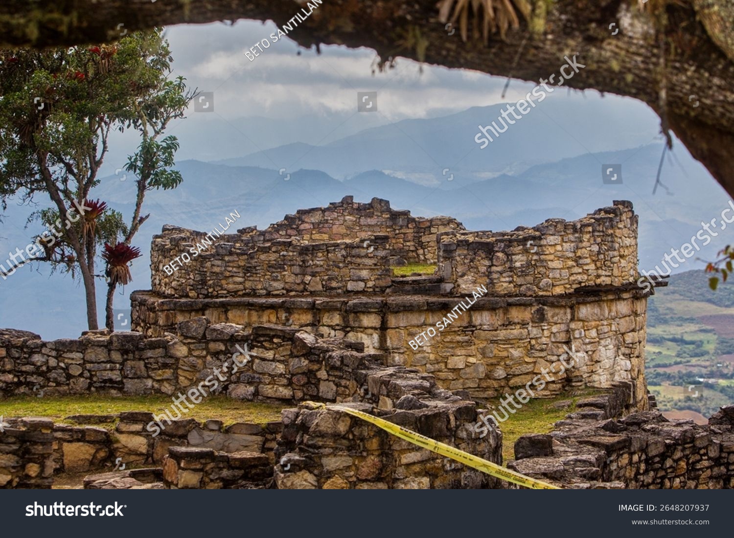Benteng Kuélap Di Andes, Kota Batu 3.000 Meter Dengan 420 Bangunan Melingkar