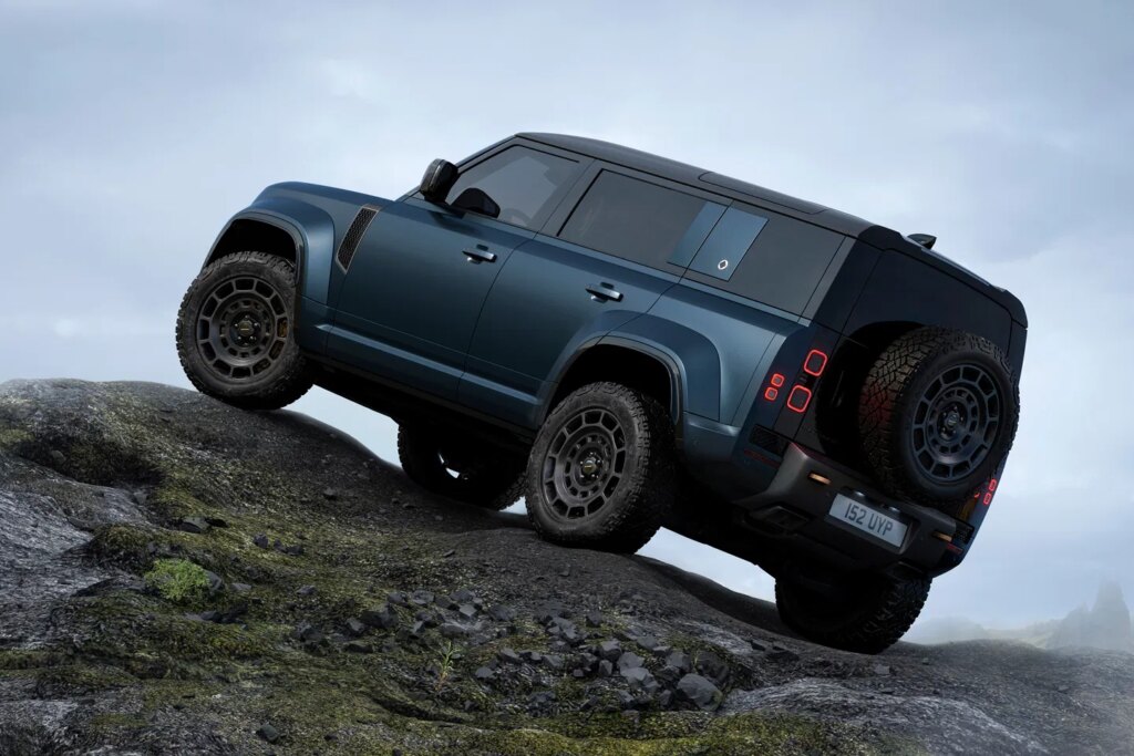 Defender Facelift Tertangkap Uji Jalan, Kabin Empat Kursi Ubah Arah SUV Ikonik Ini