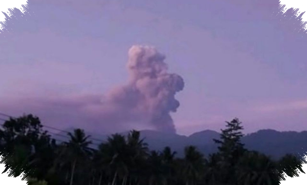 Gunung Dukono Erupsi Lagi, Abu 3,5 Kilometer Mengarah ke Permukiman Warga