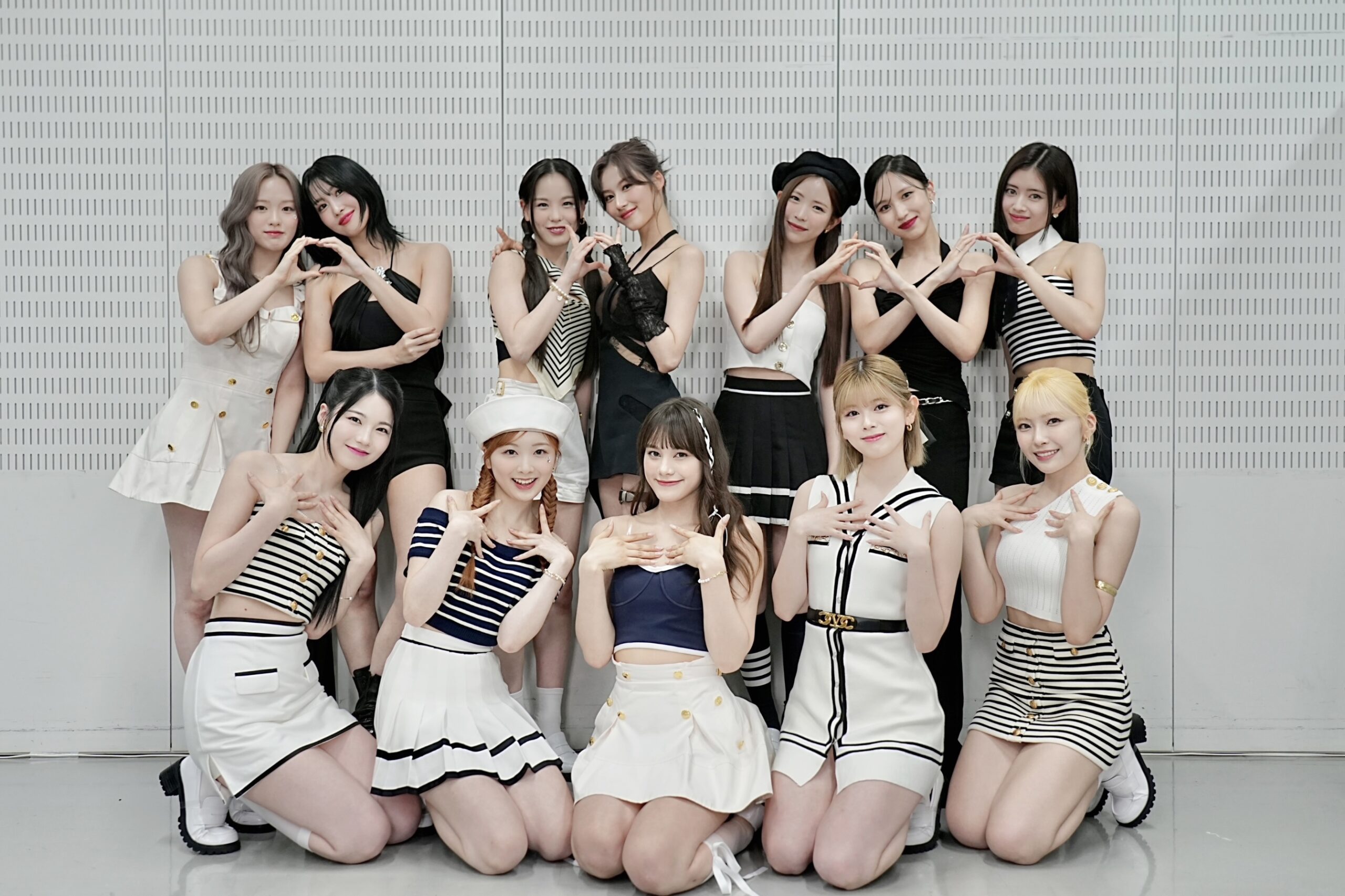 5 Kali NiziU Meng-cover Lagu TWICE, Imutnya Tetap Nendang Di Panggung dan YouTube