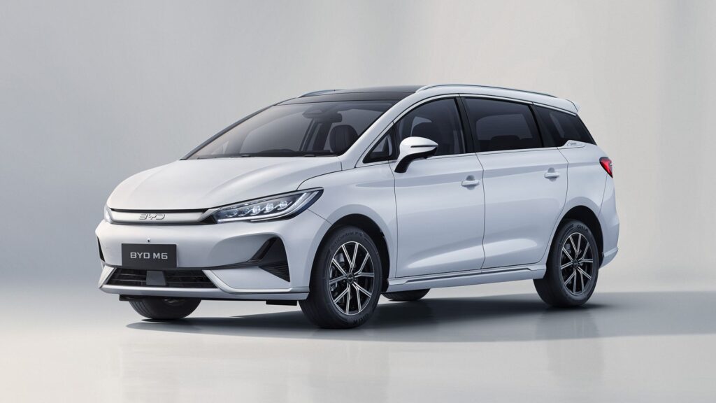 BYD M6 PHEV Siap Masuk Indonesia, MPV Hybrid Yang Bikin Jarak Jauh Tak Lagi Mengkhawatirkan
