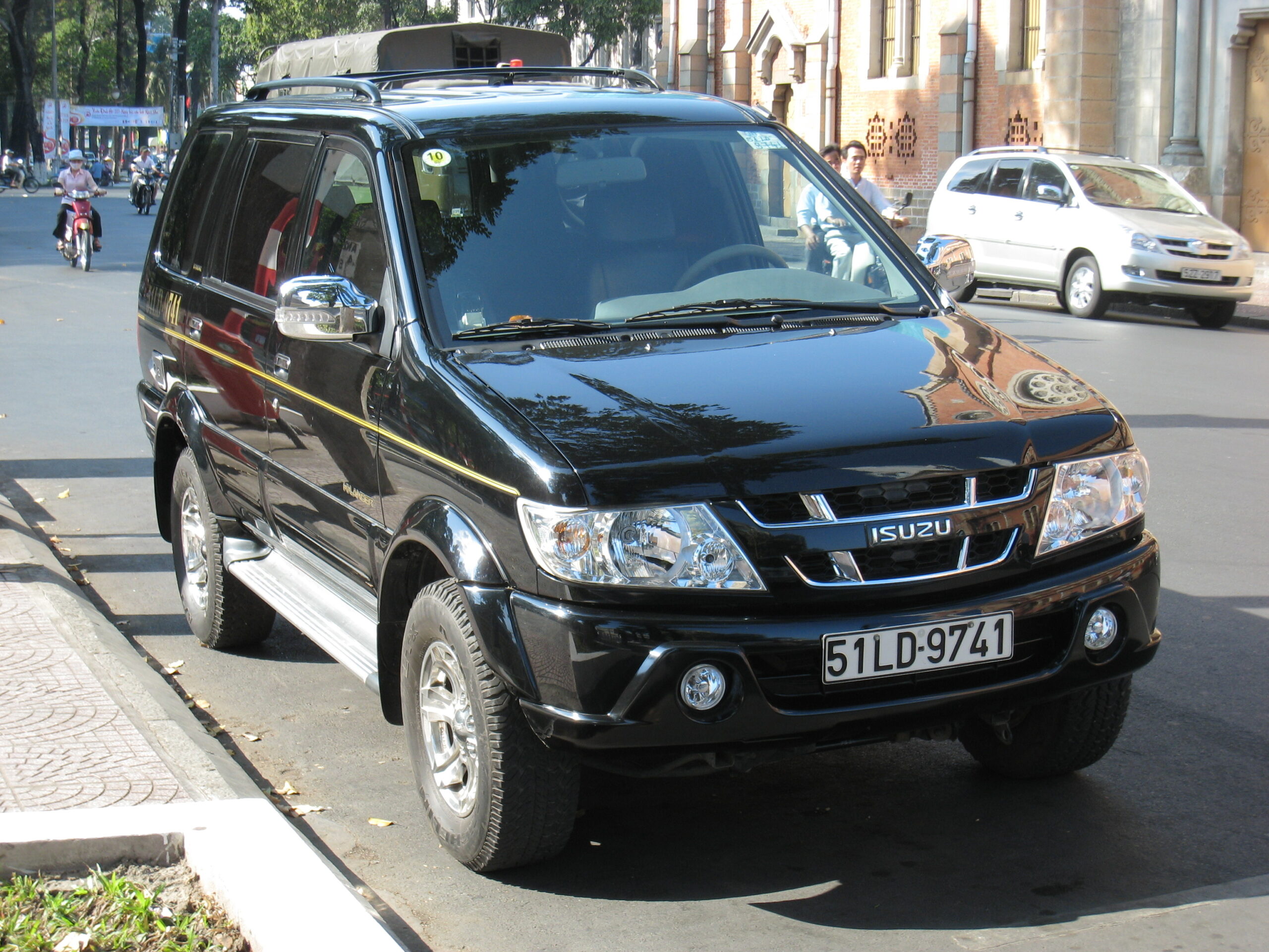 Isuzu Panther Menolak Punah, Mesin Badak Dan Harga Bekas Yang Masih Sulit Dibaca Di 2026