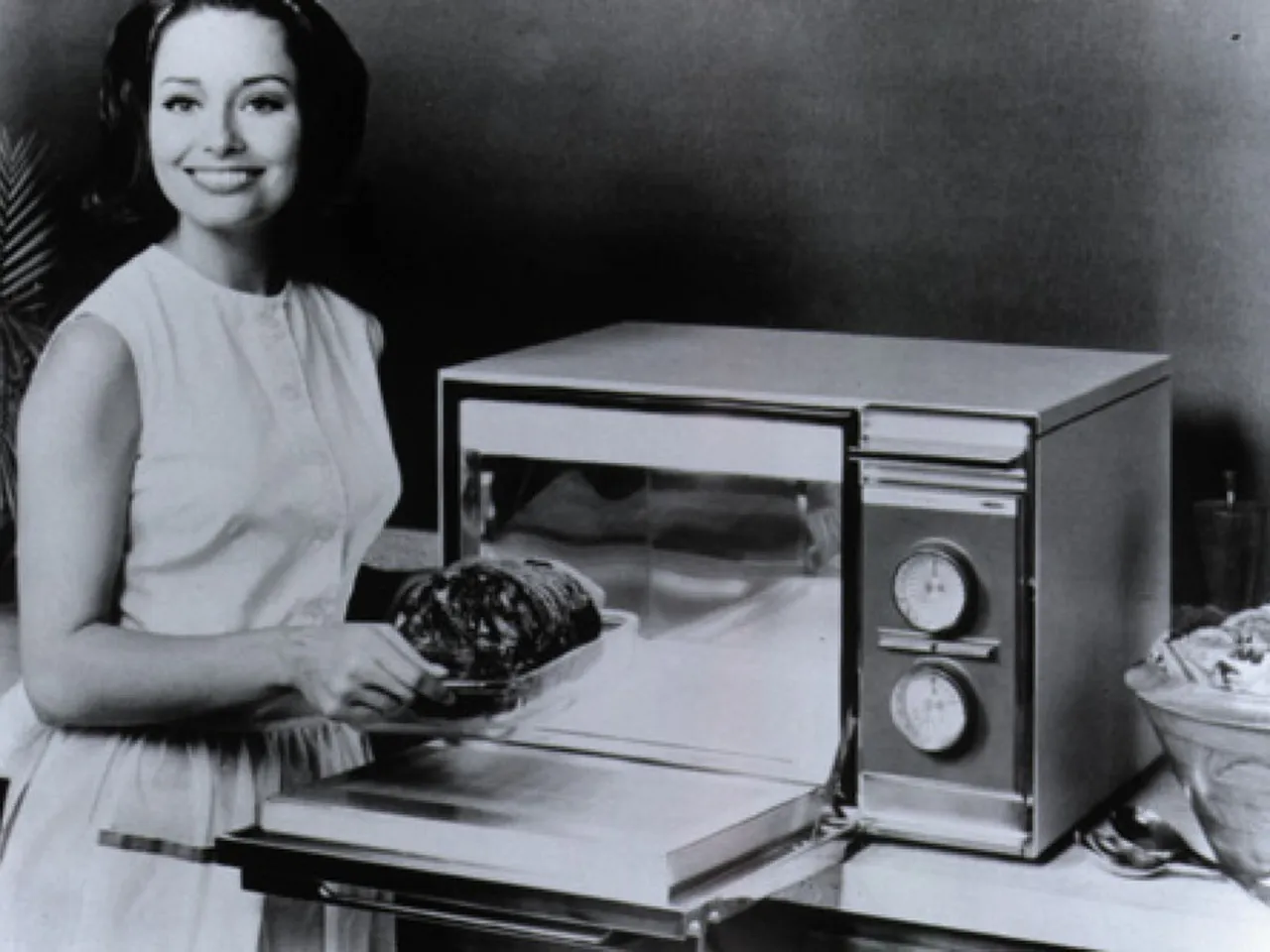 Veteran Navy Ini Tak Sengaja Menemukan Microwave, Dari Cokelat Meleleh ke Dapur Rumah