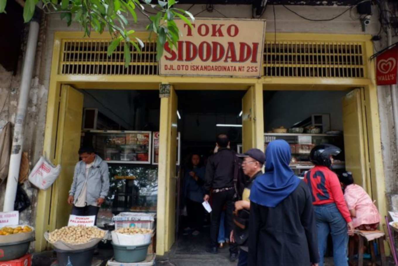 Bandung Punya 4 Toko Roti Legendaris, Ada Yang Bertahan Sejak 1929 dengan Harga Ramah