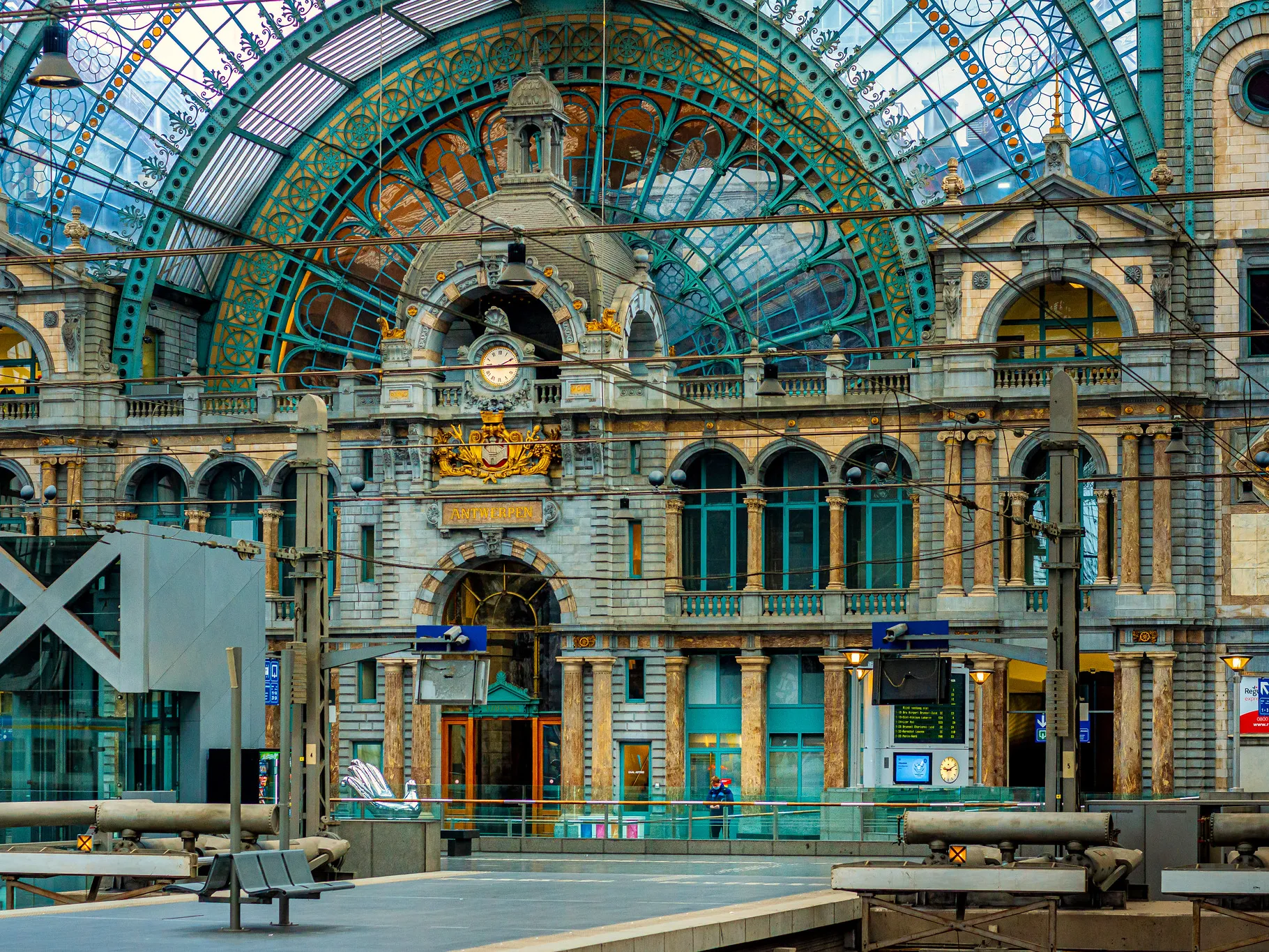 Antwerpen Centraal, Stasiun Kayu yang Disulap Jadi Katedral Kereta Api Belgia