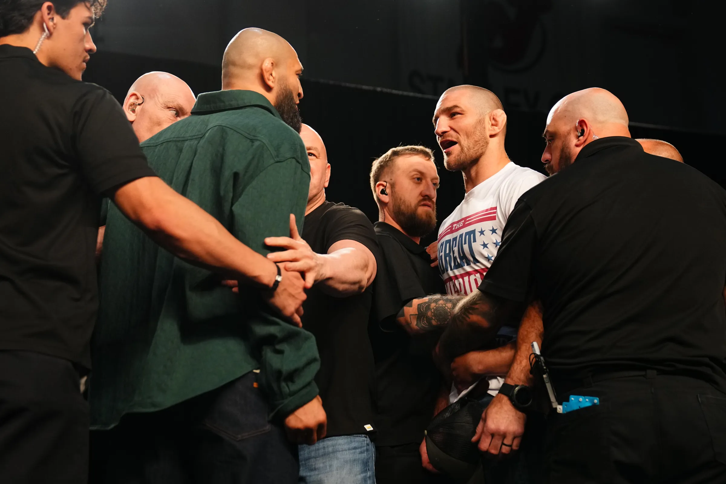 Dana White Mendarat Dengan Helikopter Di Atap Arena, Duel Chimaev Vs Strickland Makin Panas