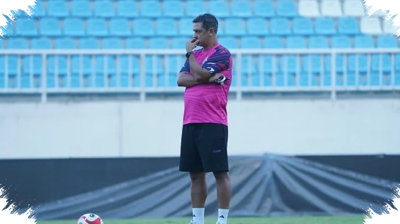 Arema Dipaksa Menang Lawan PSM, Santos Minta Balasan Untuk Aremania