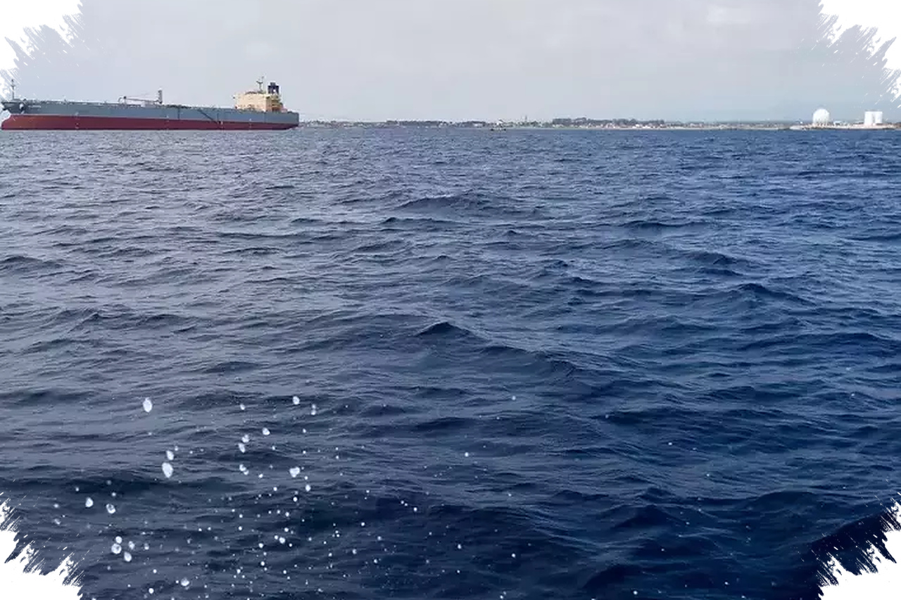 Tanker China Diserang Di Selat Hormuz, Jalur 30% Minyak Dunia Kembali Terancam