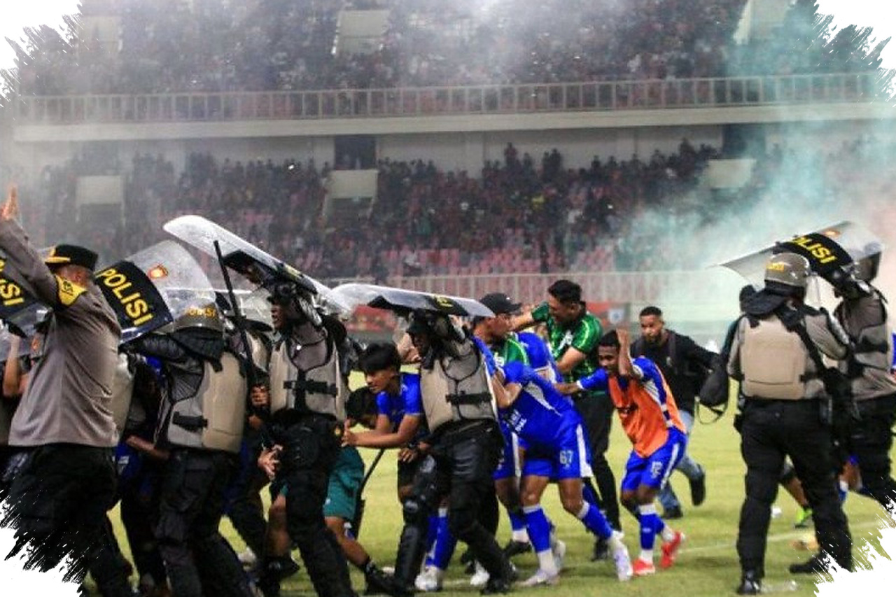 Persipura Gagal Promosi, Ricuh Pecah dan Dua Mobil Diduga Dibakar di Lukas Enembe