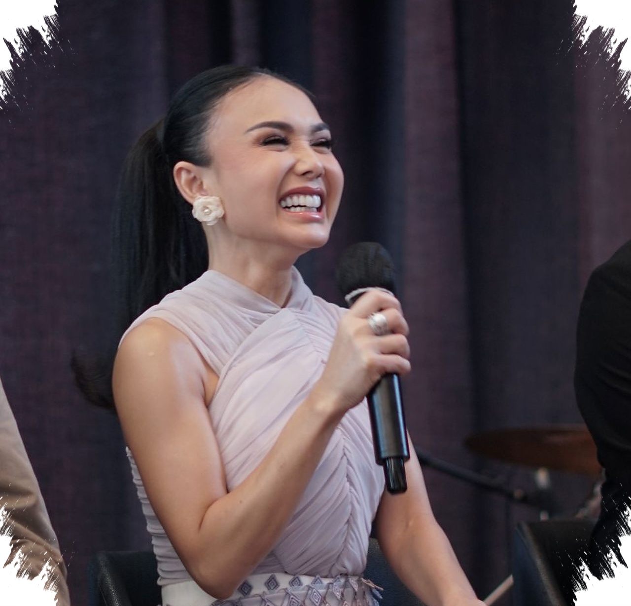 Yuni Shara Rayakan 35 Tahun Berkarya, 3553 Concert Hadirkan Nostalgia Intim di Surabaya