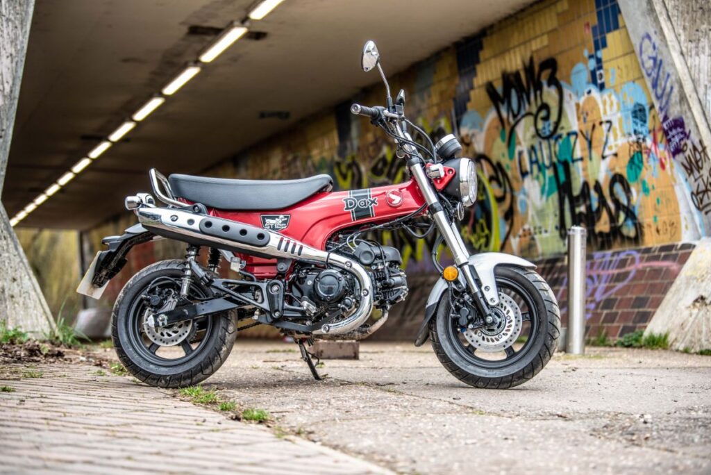 Honda ST125 Dax Terlihat Retro, Tapi Fitur Modernnya Justru Paling Menggoda