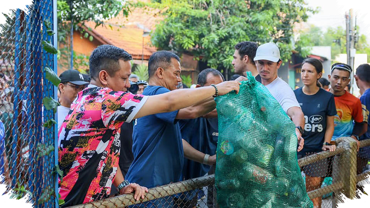 Pekalongan Jadi Peringatan, Luthfi Turun Bersih Sungai Demi Target Zero Waste 2028