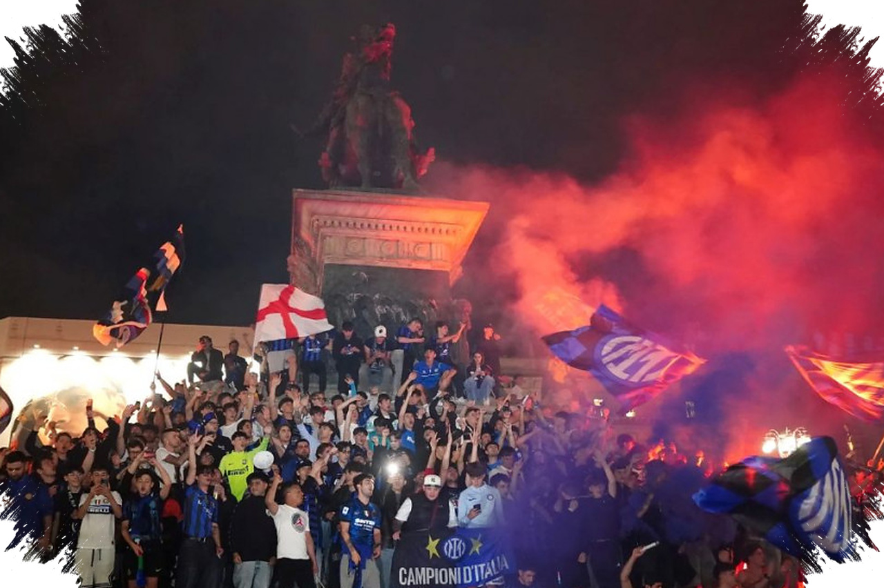 Piazza Duomo Membludak, Milano Biru-Hitam Saat Inter Rayakan Scudetto Ke-21