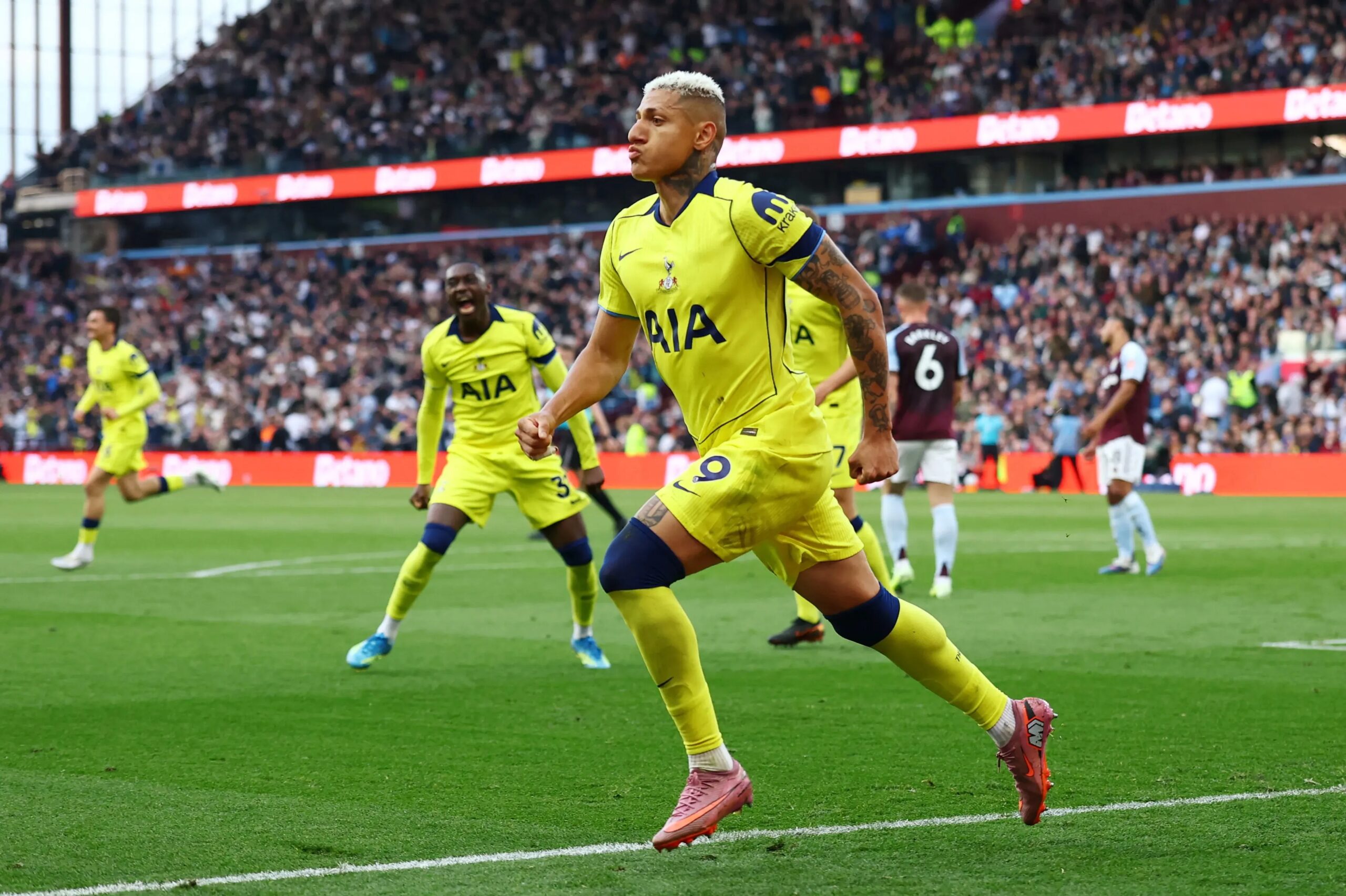 Villa Incar Liga Champions, Spurs Terjepit Di Zona Degradasi Villa Park