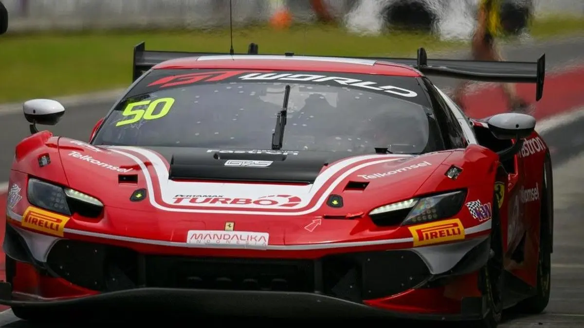 Sean Gelael Gagal Podium Di Mandalika, Tabrakan Hentikan Laju Ferrari 296 GT3 Evo