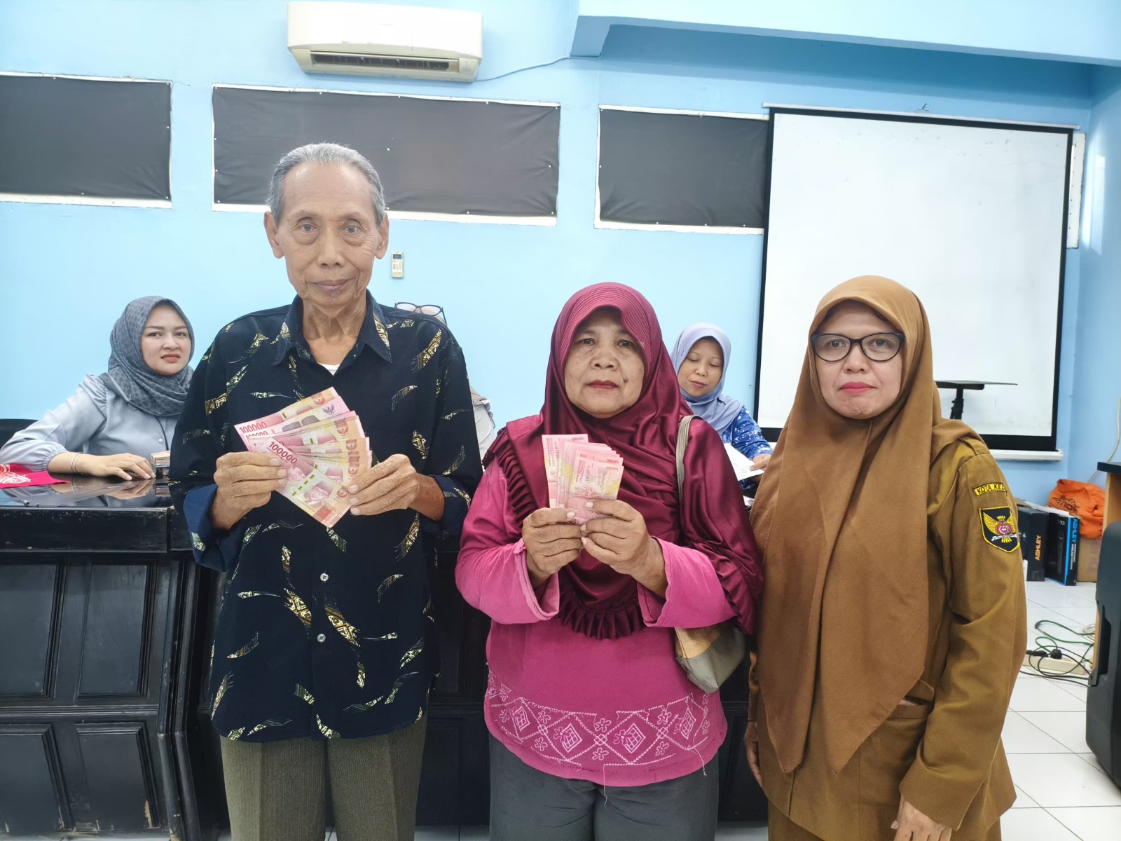 KLJ 2026 Cair Lagi, Lansia DKI Bisa Terima Rp900 Ribu Sekaligus Lewat Bank DKI