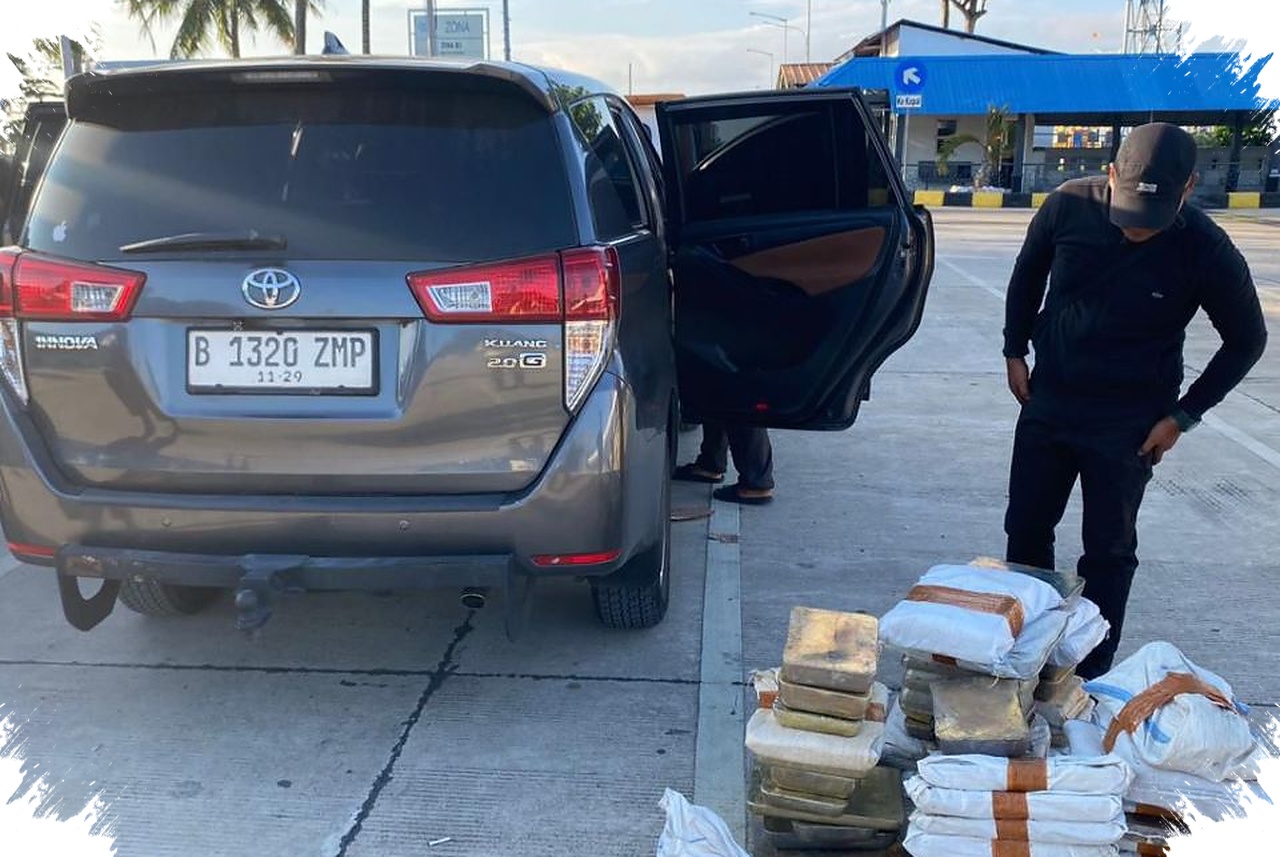 Satlap Tri Cakti Cegat 1,2 Ton Timah Ilegal, Satu Oknum TNI Ikut Diamankan Di Pelabuhan