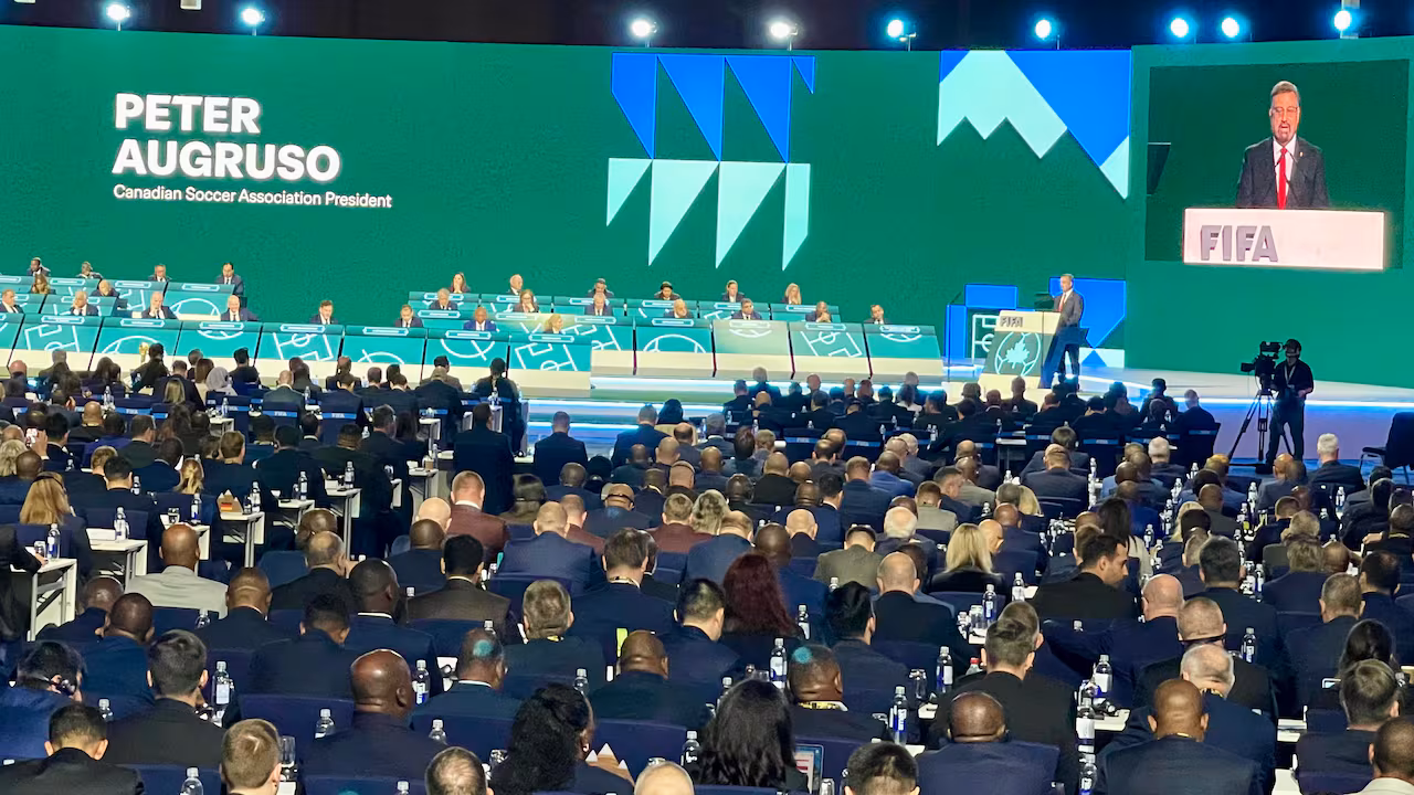 Salaman Ditolak Di Kongres FIFA, Infantino Terseret Dalam Momen Paling Canggung di Vancouver