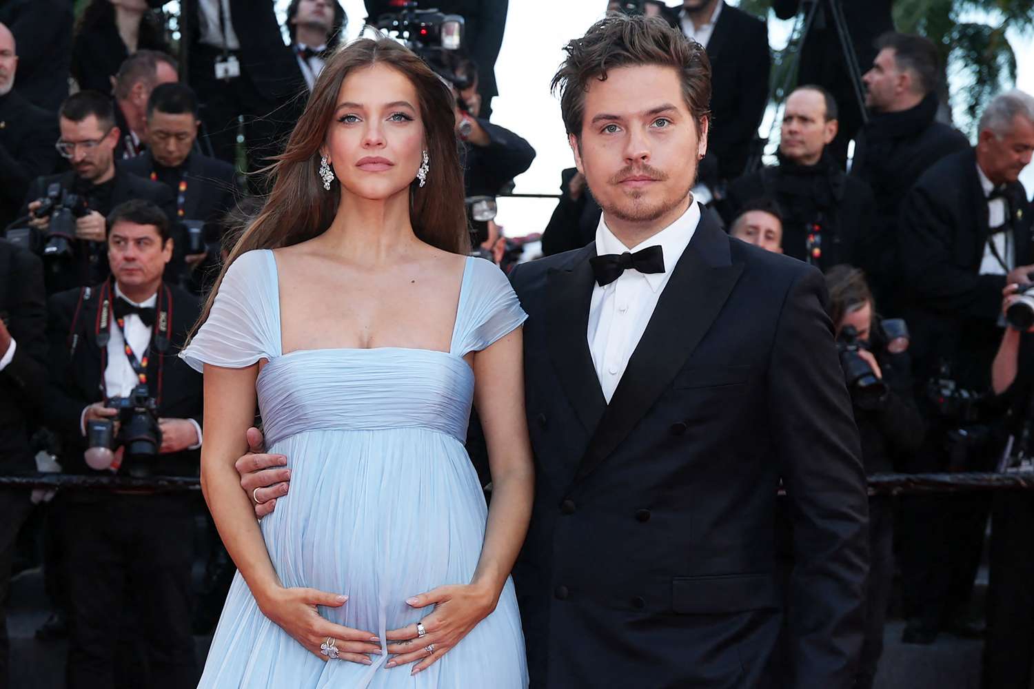 Barbara Palvin Tampil Hamil Di Cannes, Pengumuman Manis Bersama Dylan Sprouse