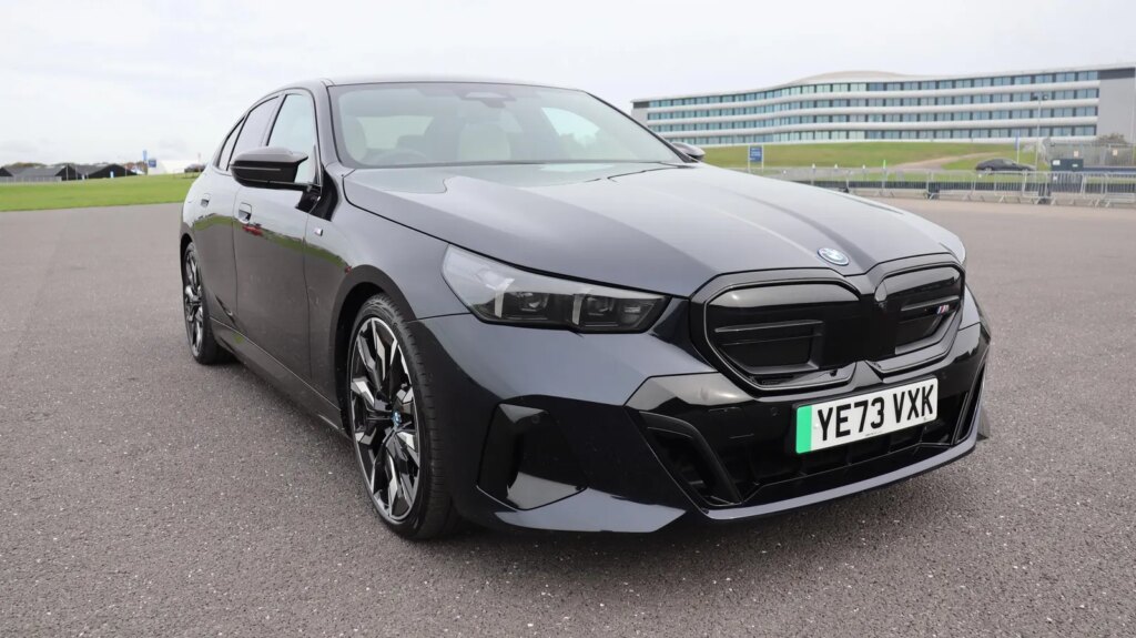 BMW Tembus 2 Juta Mobil Listrik, i5 Diam-Diam Jadi Mesin Utama Penjualan Global