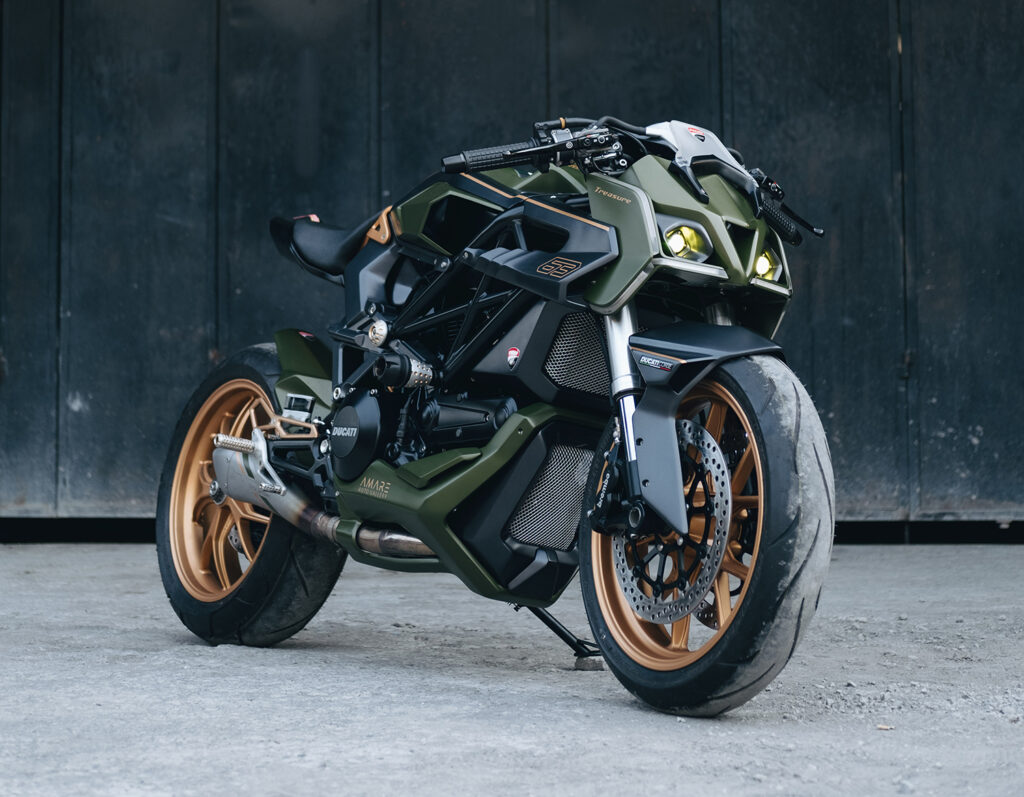 110 Ducati Padati Bali, Formasi Angka 100 Dan Tamu Istimewa Dari Ducati Corse