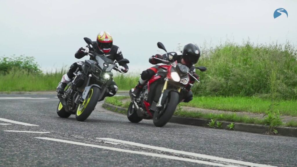 Yamaha MT-10 Vs BMW S 1000 R, Brutal Liar Atau Presisi Superbike?