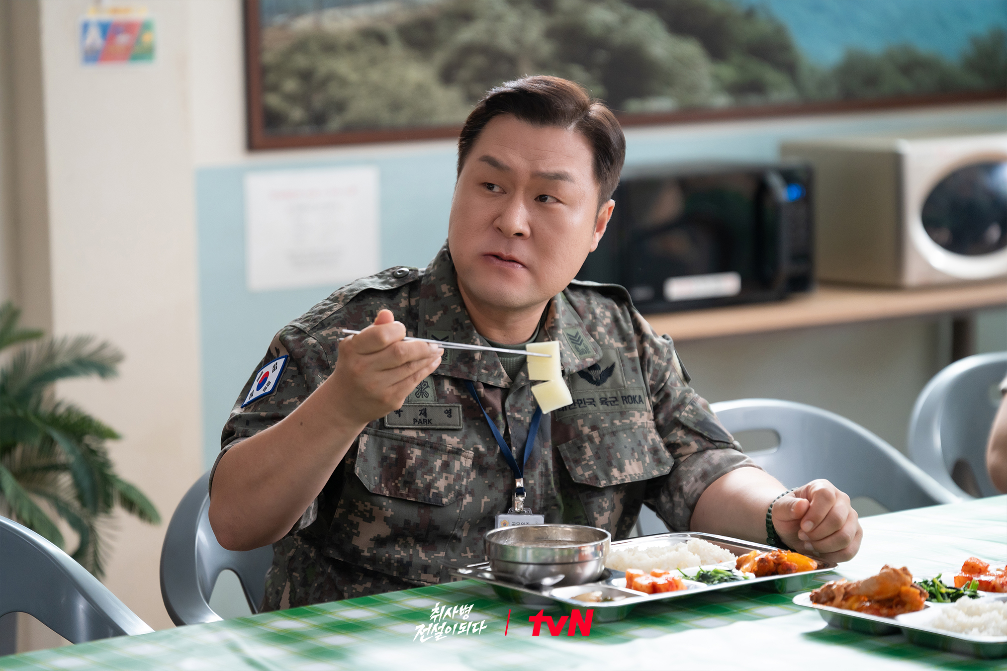 Lencana Senyum Seong Jae Ternyata Menentukan Nasibnya Di Dapur Militer