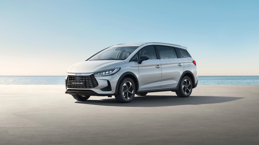BYD M6 DM Buka Jalan Baru Mobil Keluarga, Iritnya Mulai Mengusik Bensin Dan Hybrid