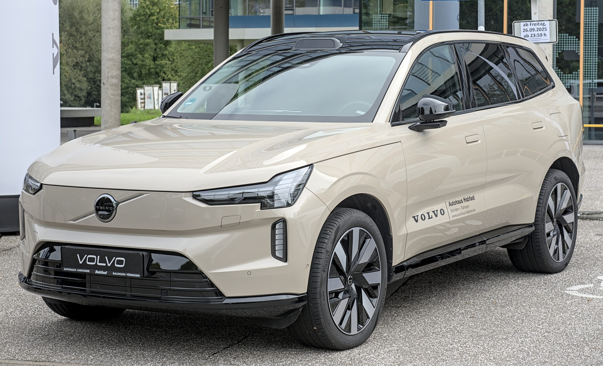 Volvo EX90 Masuk Indonesia, SUV Listrik Rp2,55 Miliar Ini Bisa Tempuh 600 Km