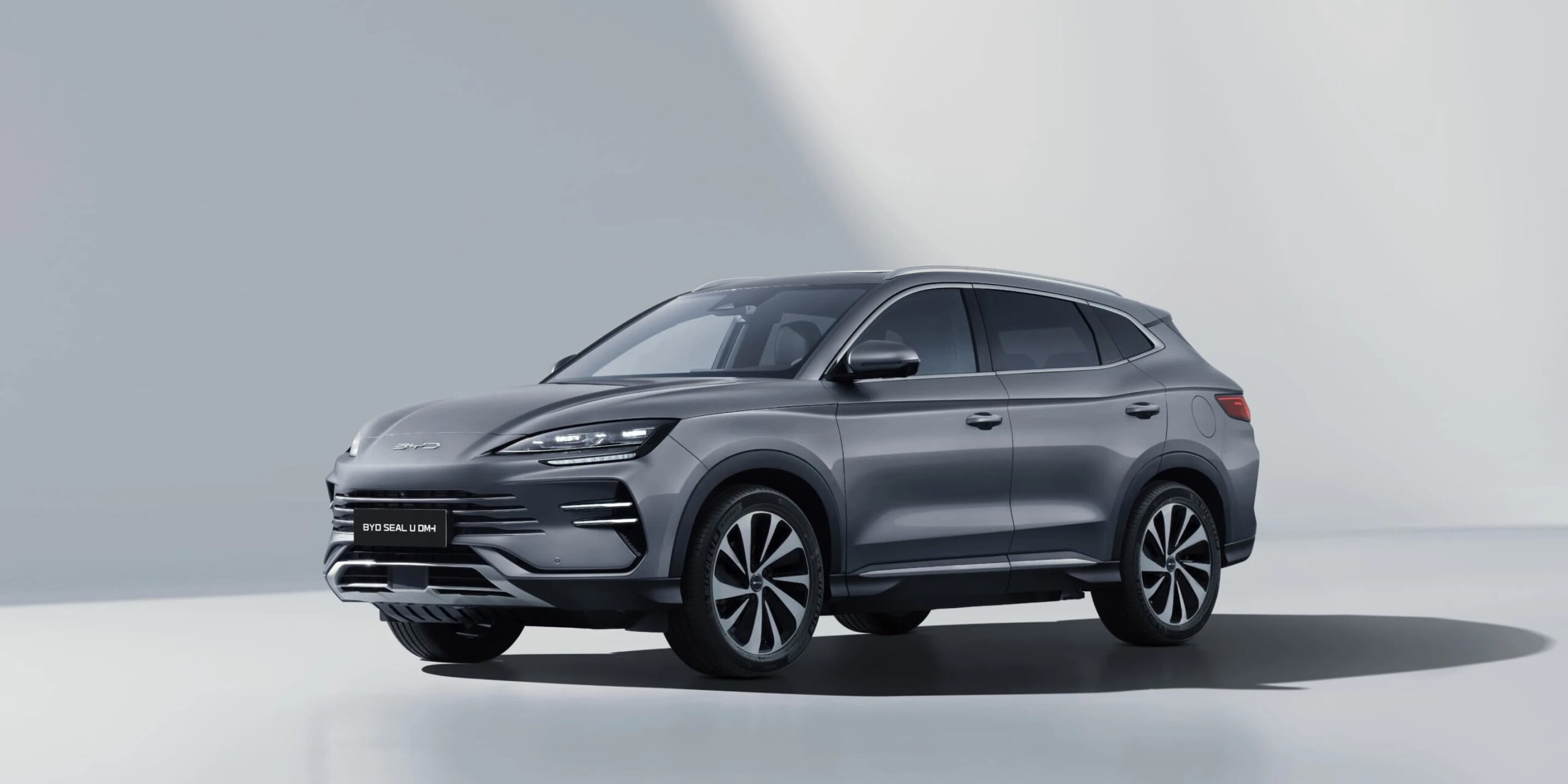 BYD Bawa PHEV Ke Indonesia, Solusi Buat Daerah Yang Belum Siap Mobil Listrik